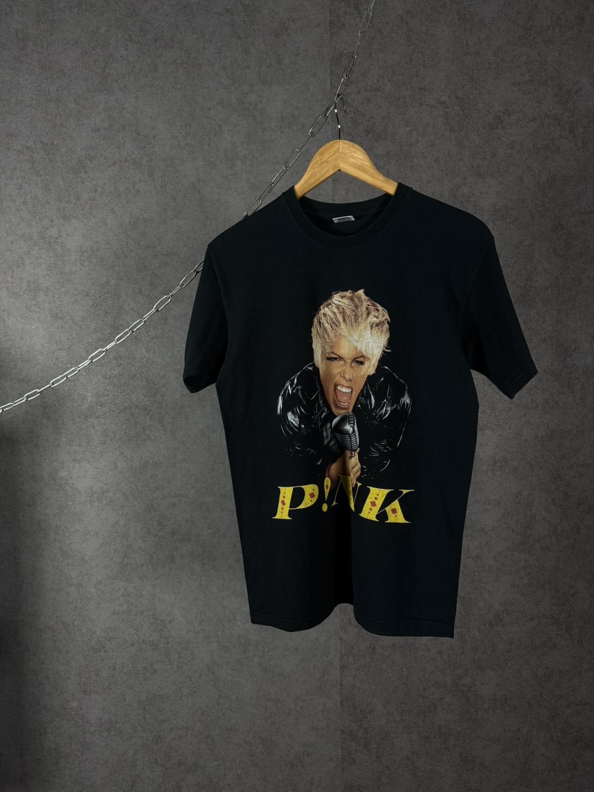 Pink Pink 2010 band tour tee Size US S / EU 44-46 / 1 - 1 Thumbnail