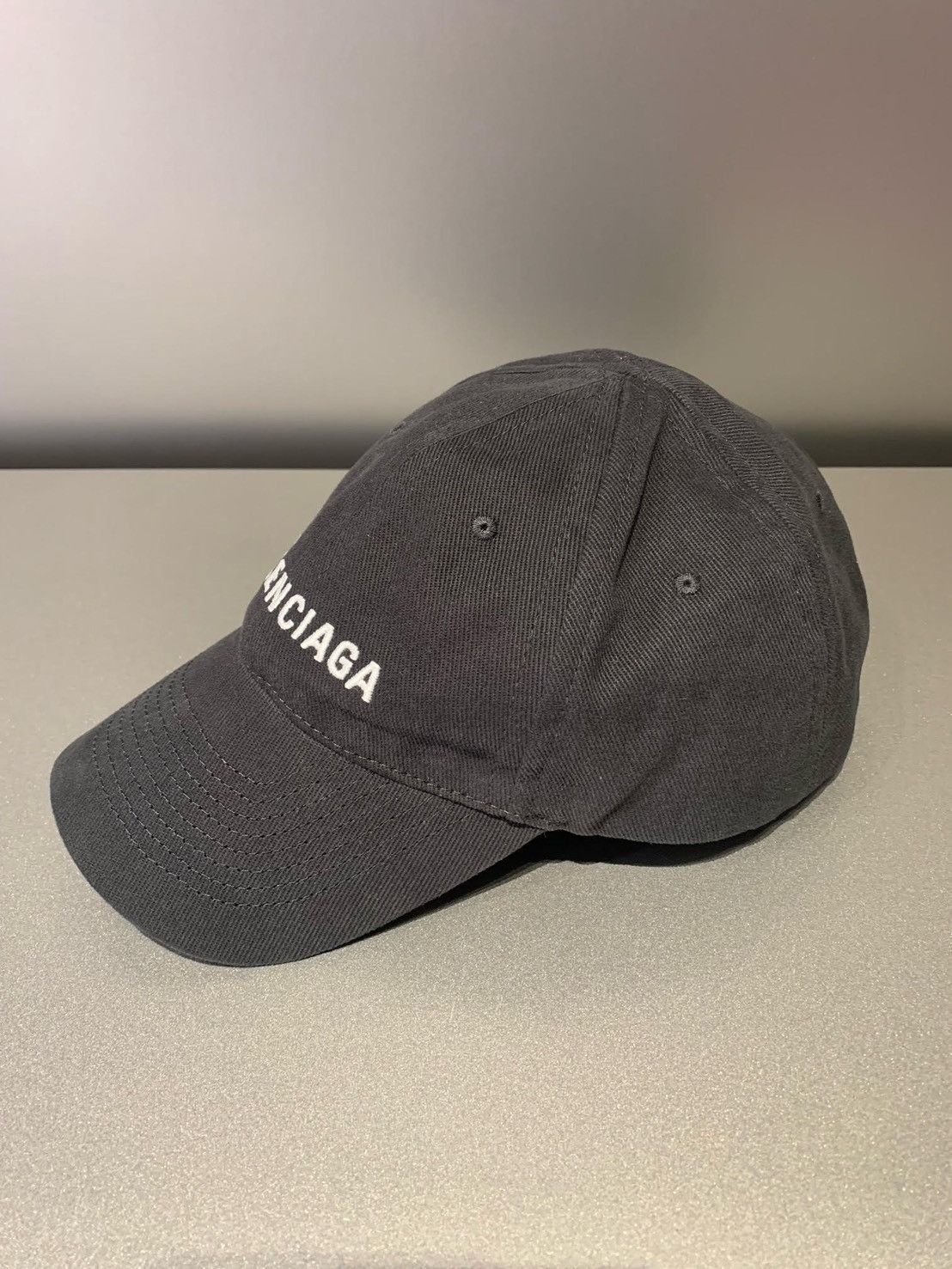 Balenciaga o1srvl11e0426 Size: KIDS L / Hat / Cap in Black Size ONE SIZE - 1 Thumbnail