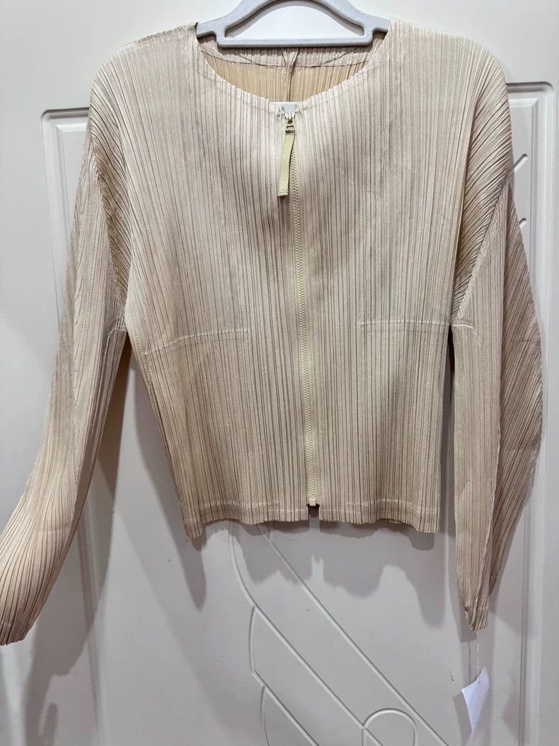 Issey Miyake Beige zipper cardigan