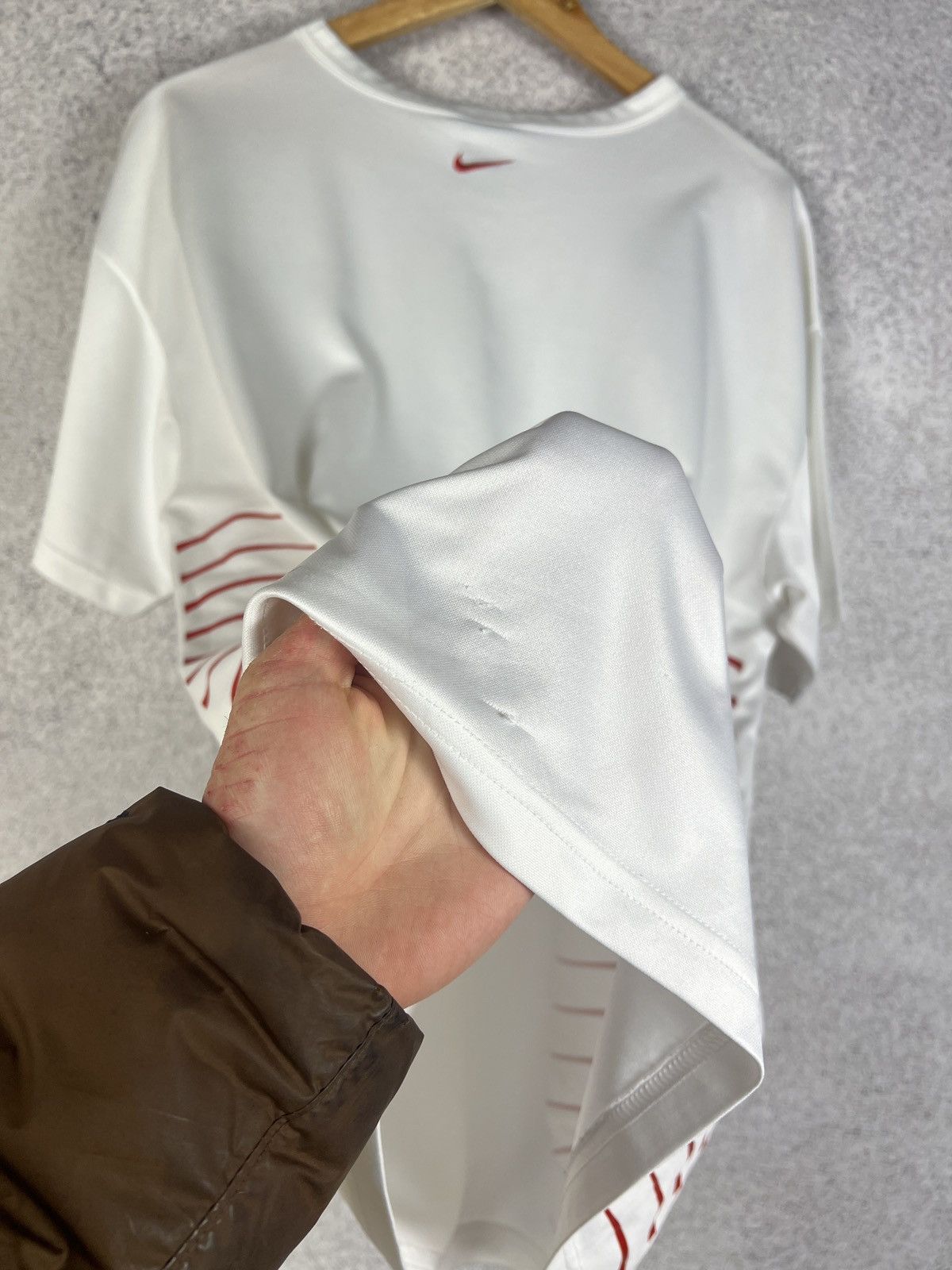 Nike Vintage Nike TN Center Logo Swoosh Tee Size US L / EU 52-54 / 3 - 11 Thumbnail