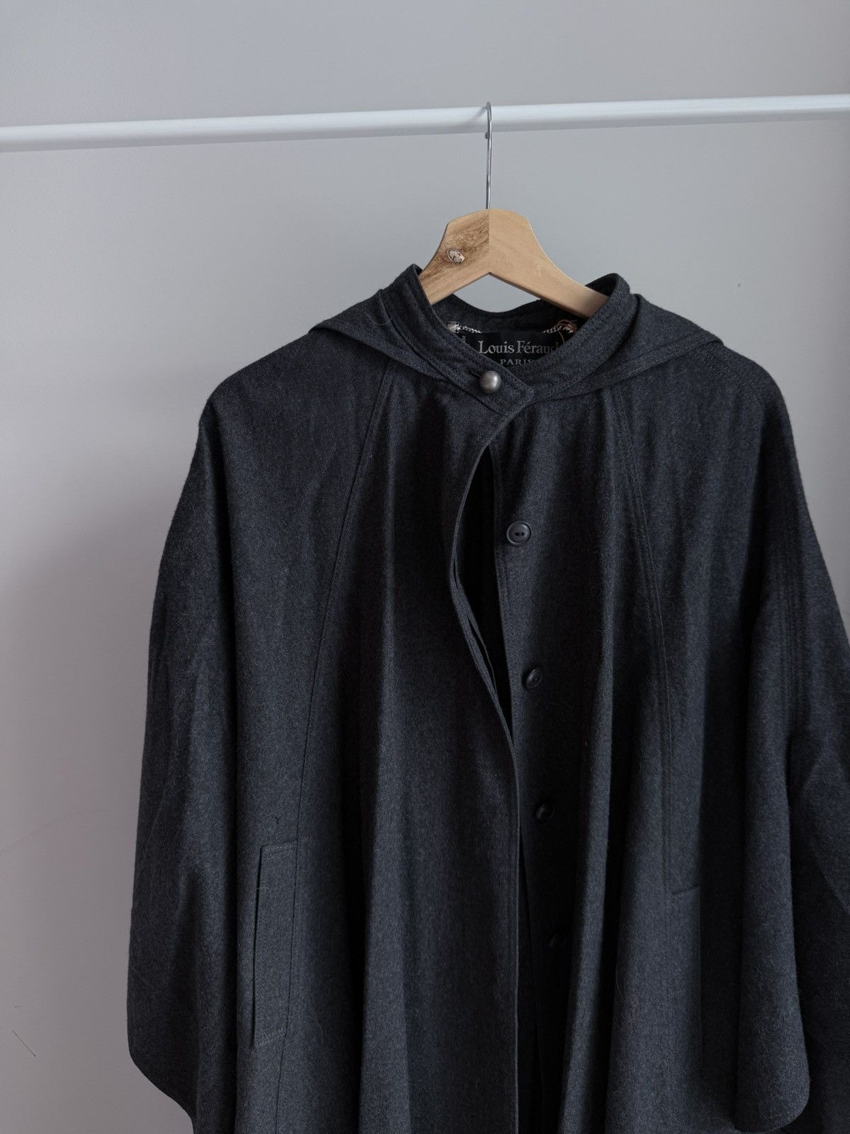 Louis Feraud Louis Feraud cape Size S / US 4 / IT 40 - 9 Thumbnail