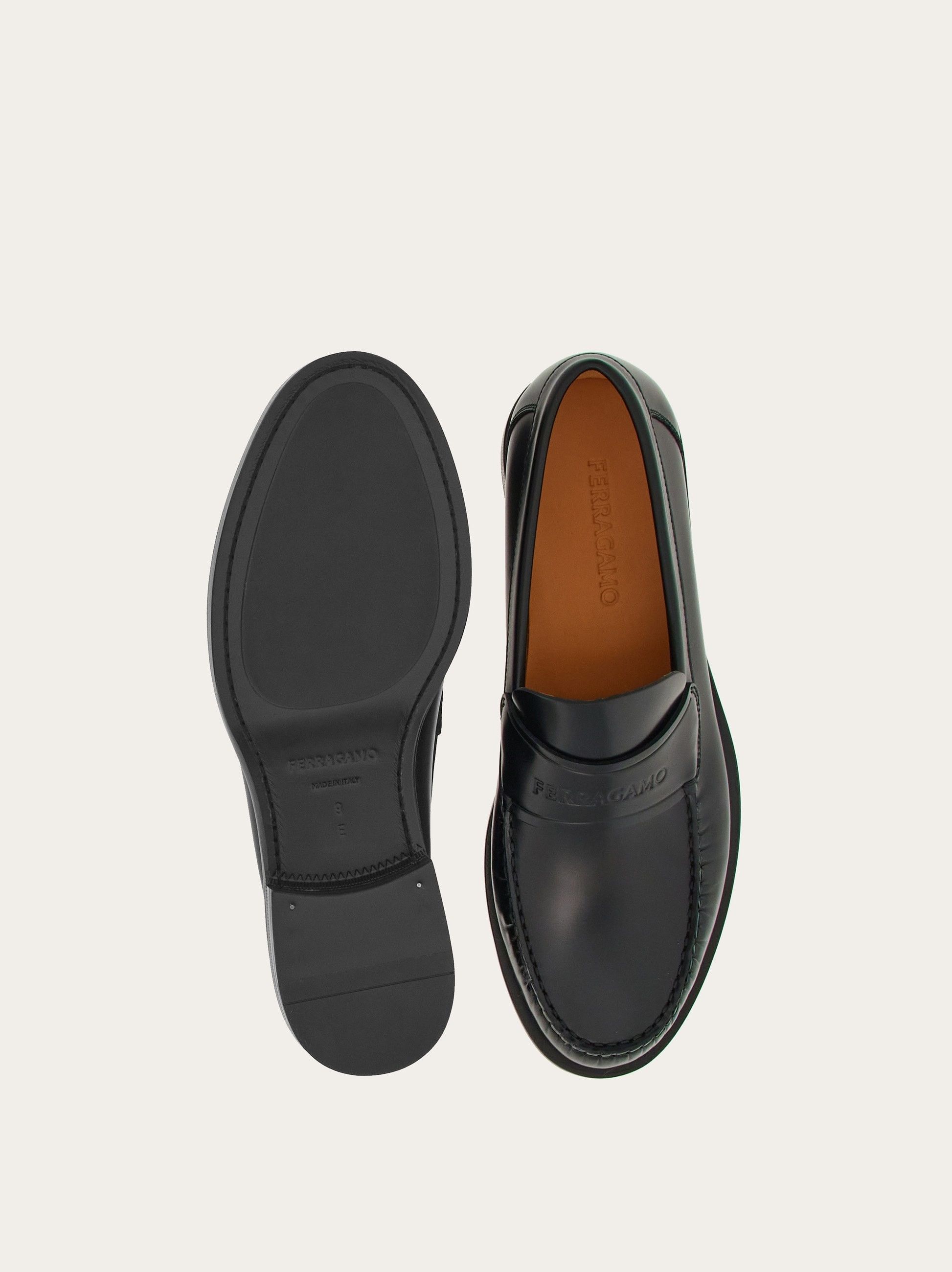 o1s1rm1125 Leather Loafers in Black
