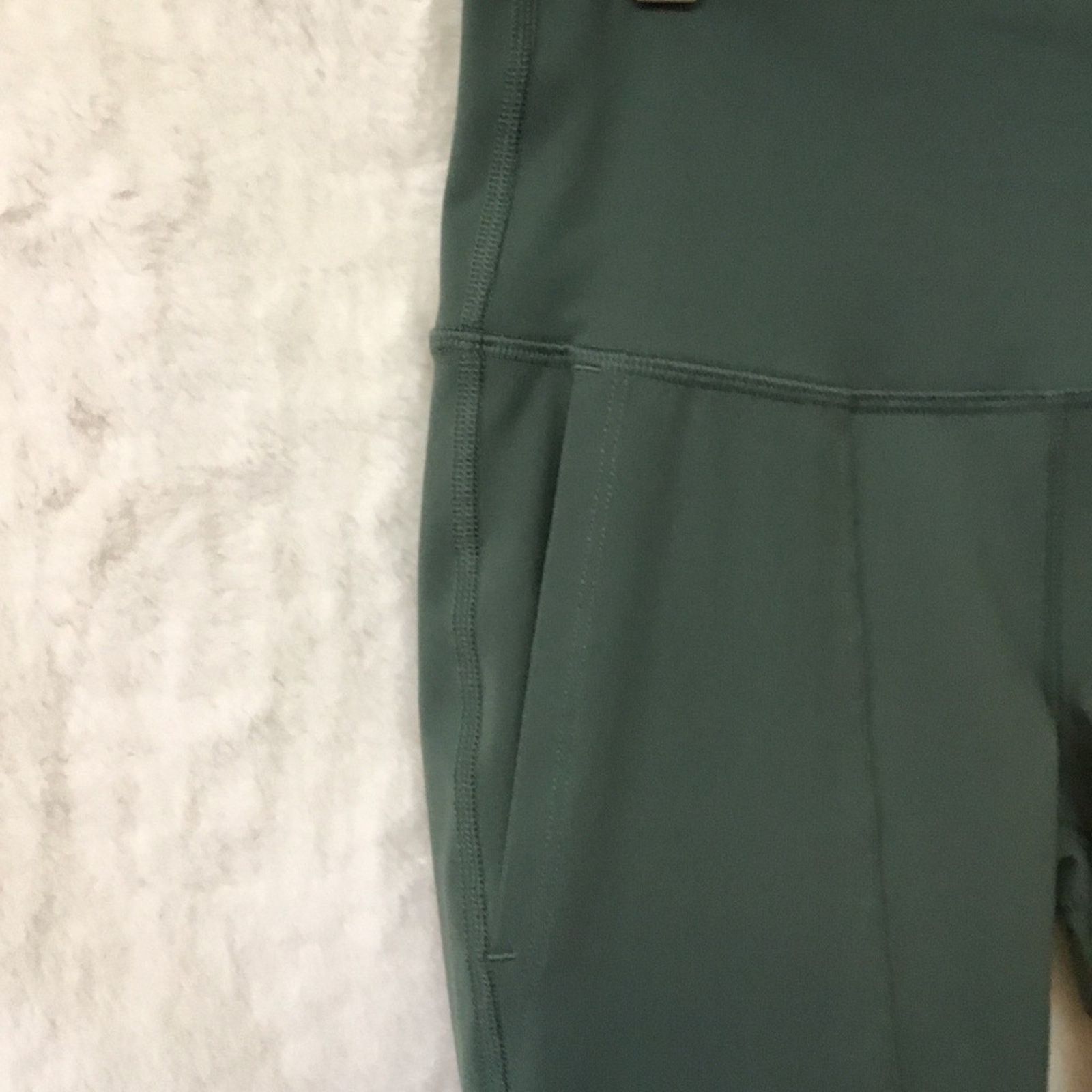 Old Navy Old Navy Green Active High-Rise Go-Dry Leggings Size 28" / US 6 / IT 42 - 6 Thumbnail