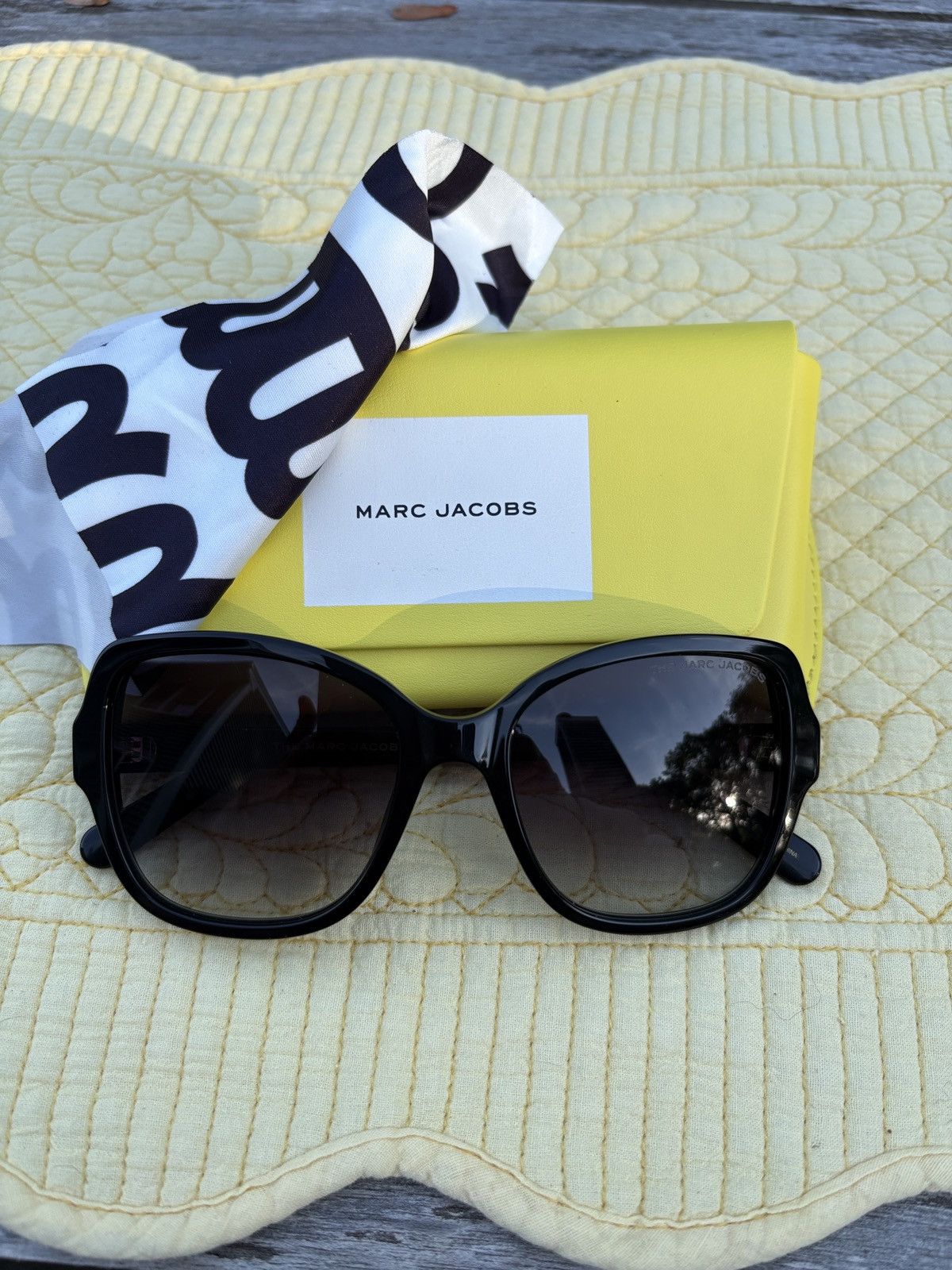 Marc Jacobs Marc Jacobs Black Sunglasses Size ONE SIZE - 1 Thumbnail