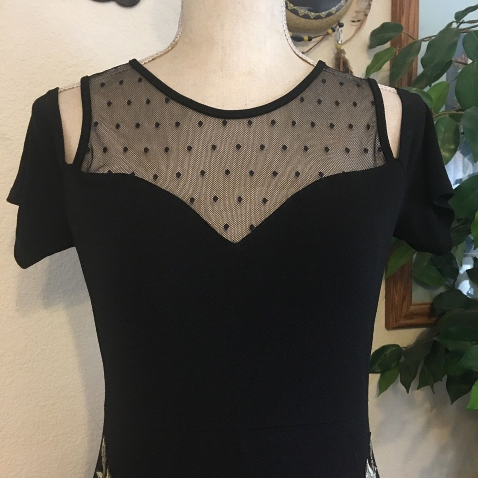 Designer Sweet Rain cold shoulder floral embroidered dress Size M / US 6-8 / IT 42-44 - 3 Thumbnail