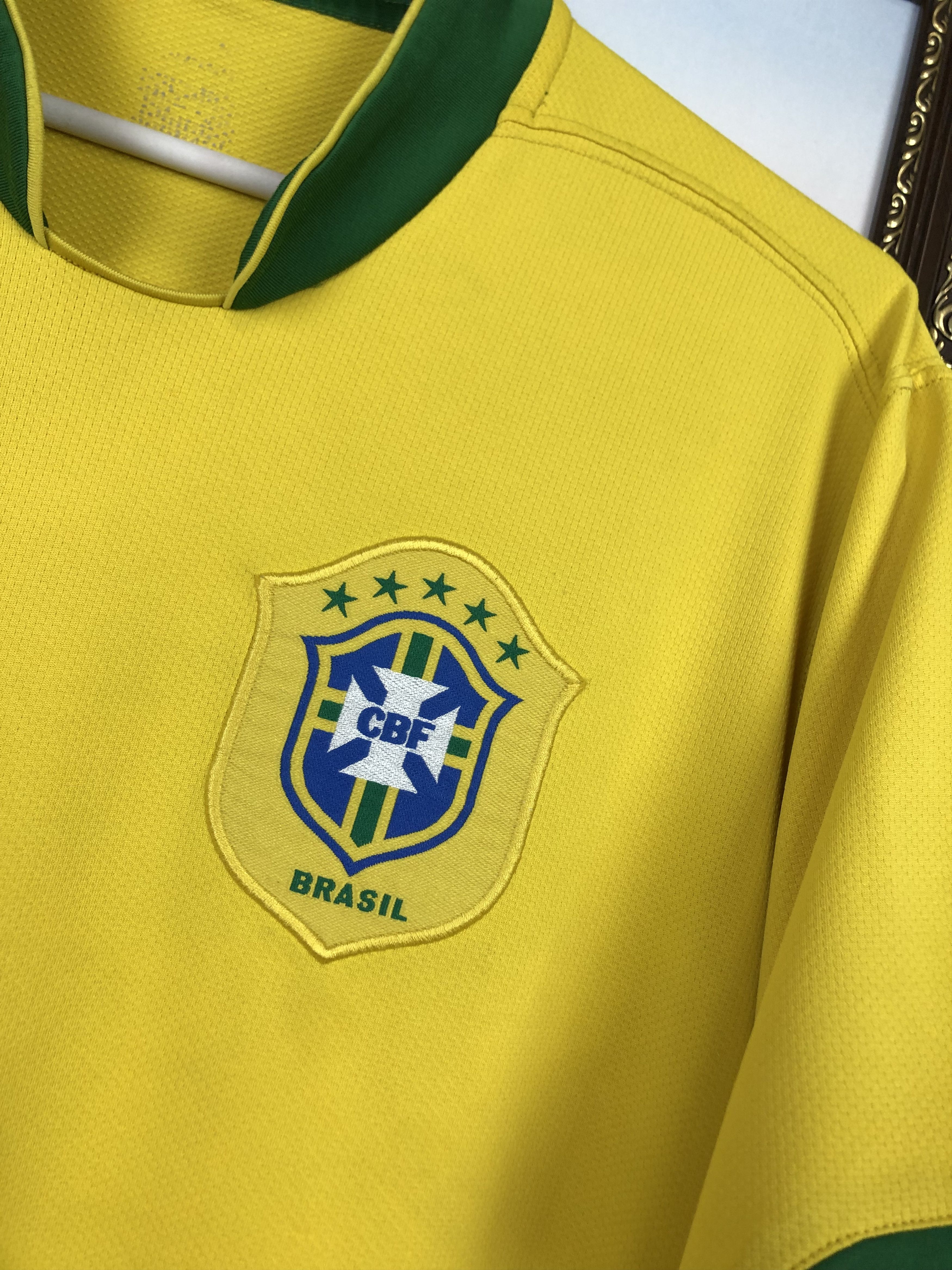 Nike Brazil Home football shirt 2006 Soccer Nike Jersey Trikot Size US M / EU 48-50 / 2 - 3 Thumbnail