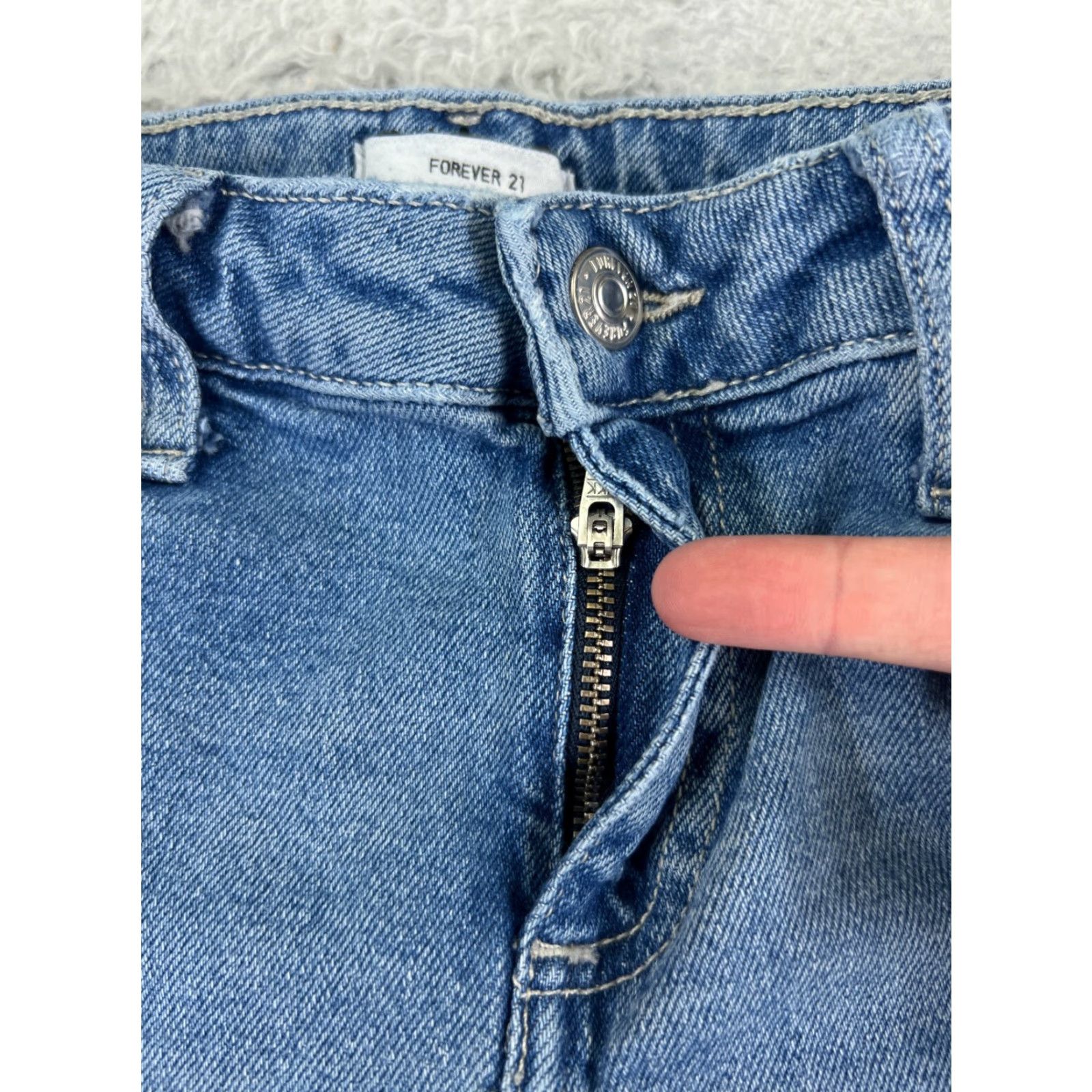 Forever 21 FOREVER 21 Jeans Womens 26 Blue Denim Flared Distressed Raw Hem 30 Inseam 5-Pocket Buttons Zipper Cotton Blend Stretch Casual Everyday Colors: Blue Size 26" / US 2 / IT 38 - 5 Thumbnail