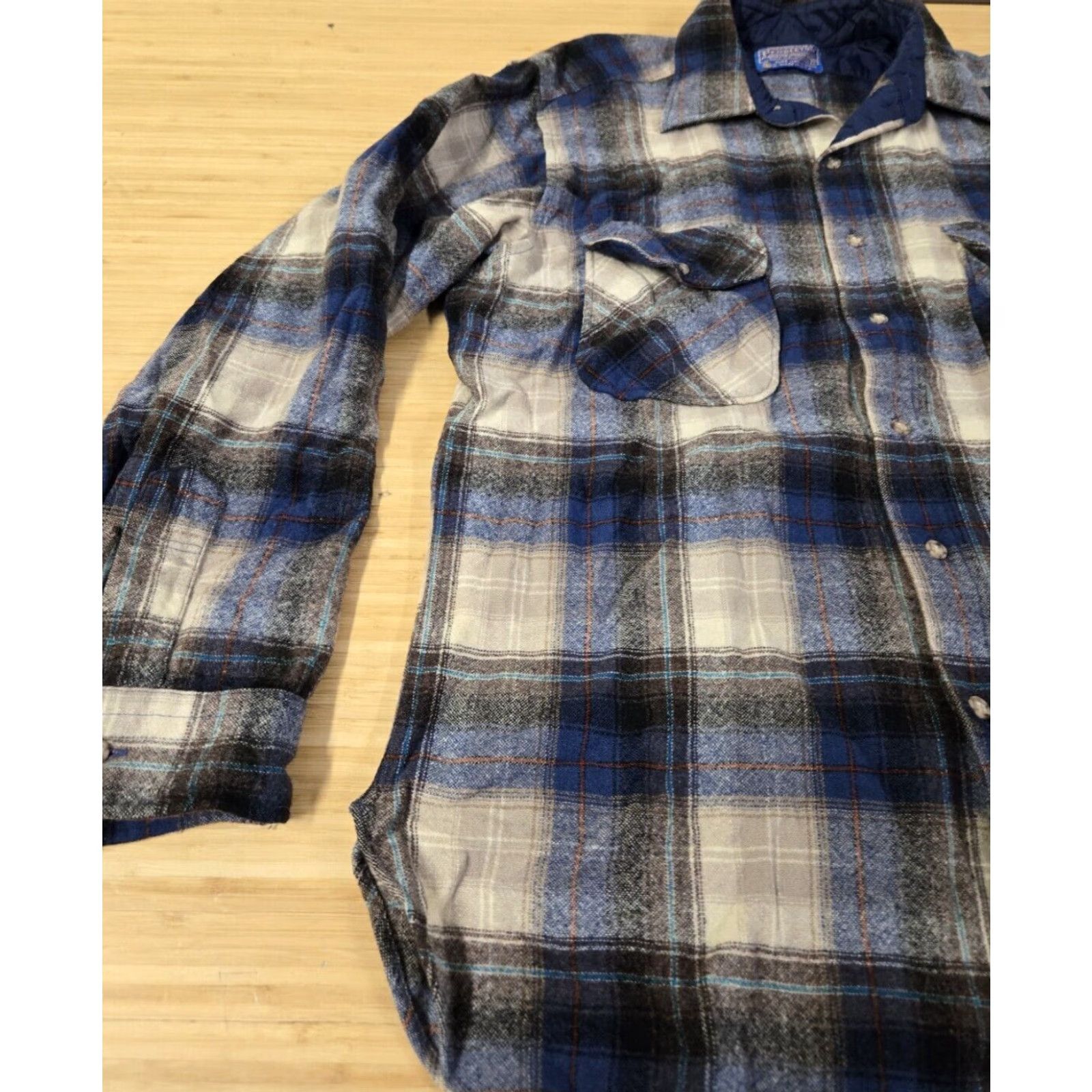 Pendleton VINTAGE Pendleton Men Button-Up Shirt L Blue Plaid 100% Virgin Wool USA Button-Down Collared Long Sleeve Regular Fit Crew? Size US L / EU 52-54 / 3 - 3 Thumbnail