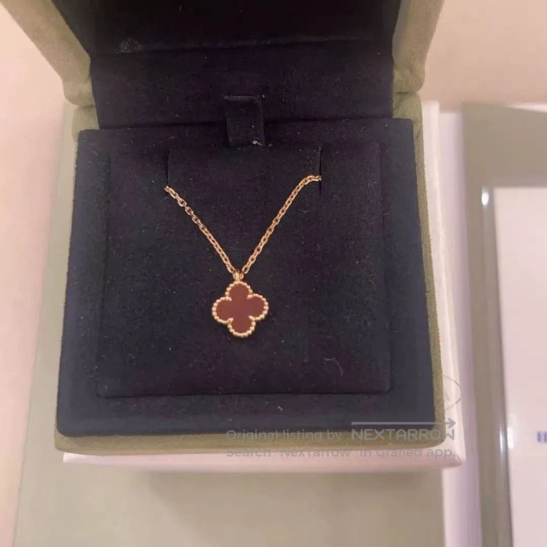 Van Cleef & Arpels VCA Mini Red Flower Carnelian Necklace. Size ONE SIZE - 5 Thumbnail