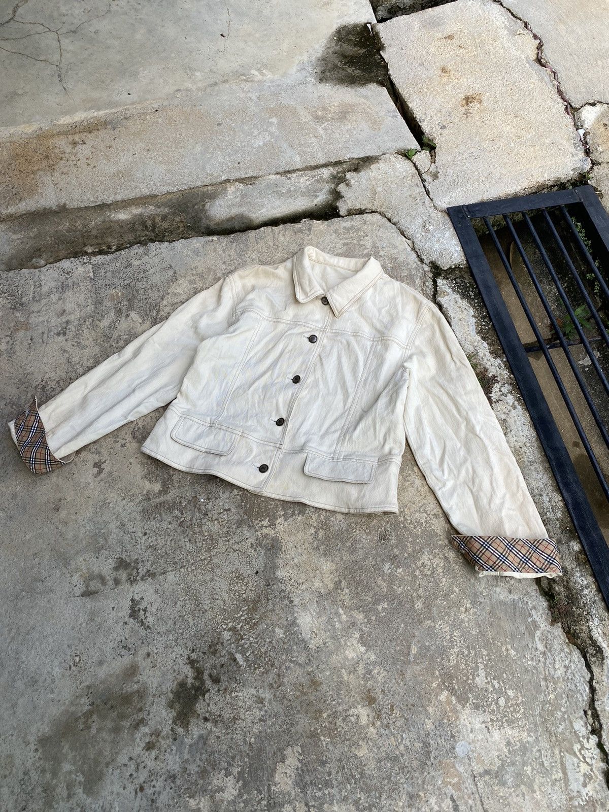 Burberry 🔥 Rare 🔥 Vintage Burberrys Button Jacket Size M / US 6-8 / IT 42-44 - 1 Thumbnail