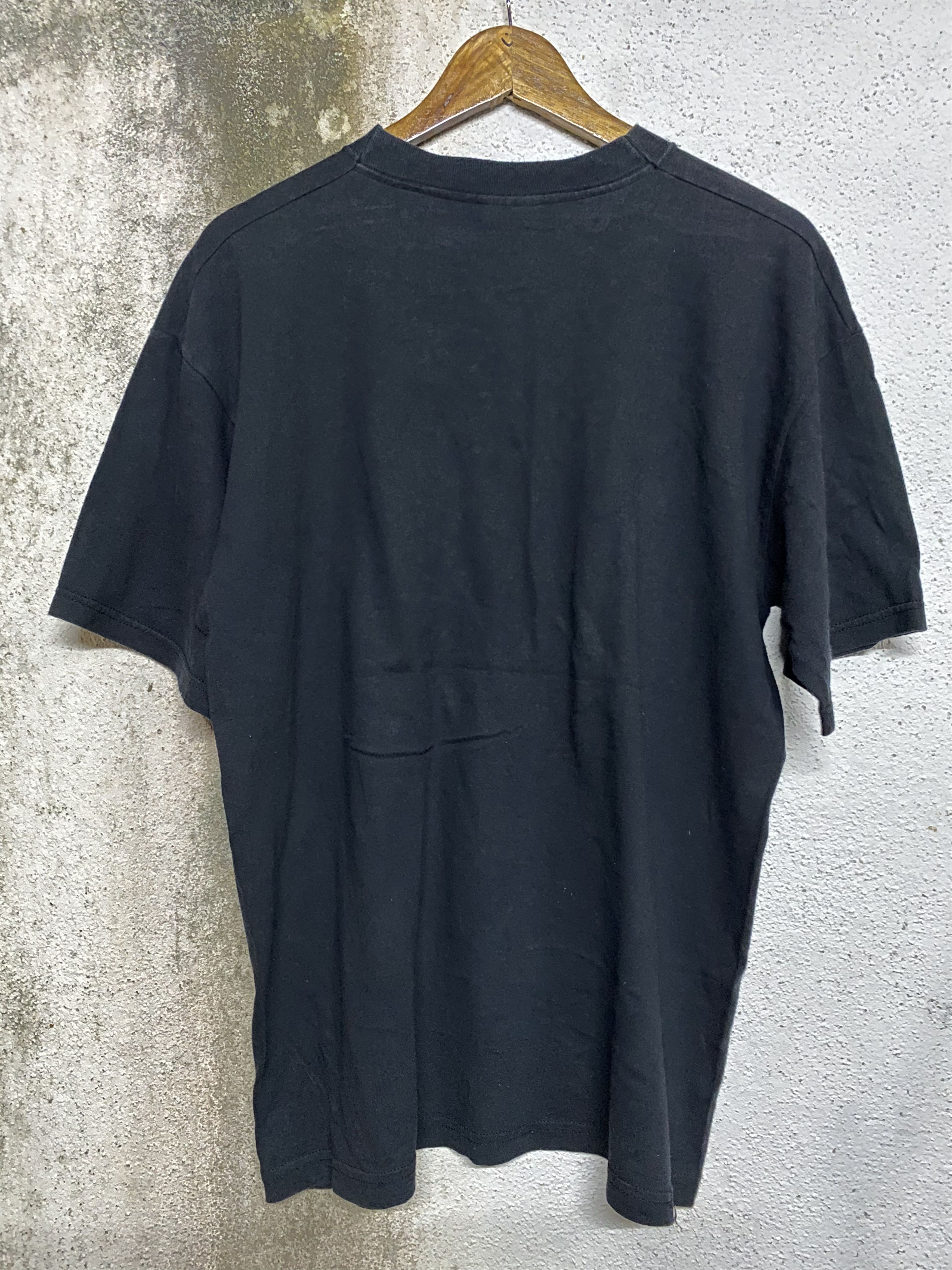 Vintage Vintage Art Bono 1999 3 Girls Vigeland Museet Parken Tshirt Size US M / EU 48-50 / 2 - 3 Thumbnail