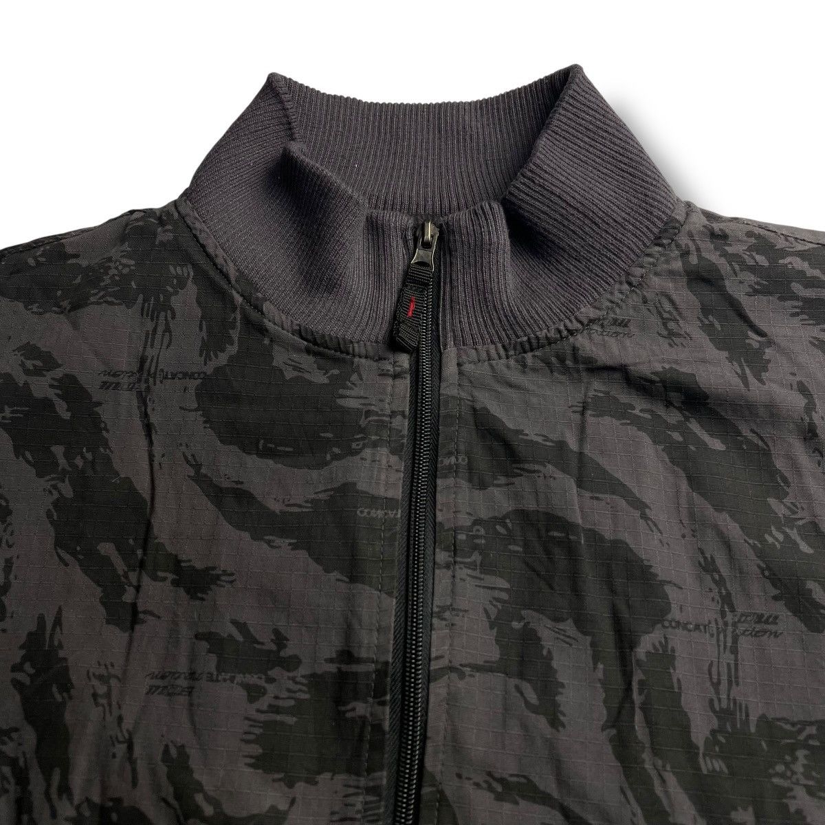 Japanese Brand VINTAGE BODY WAVE ABSTRACT DESIGN BOMBER JACKET Size US M / EU 48-50 / 2 - 4 Thumbnail
