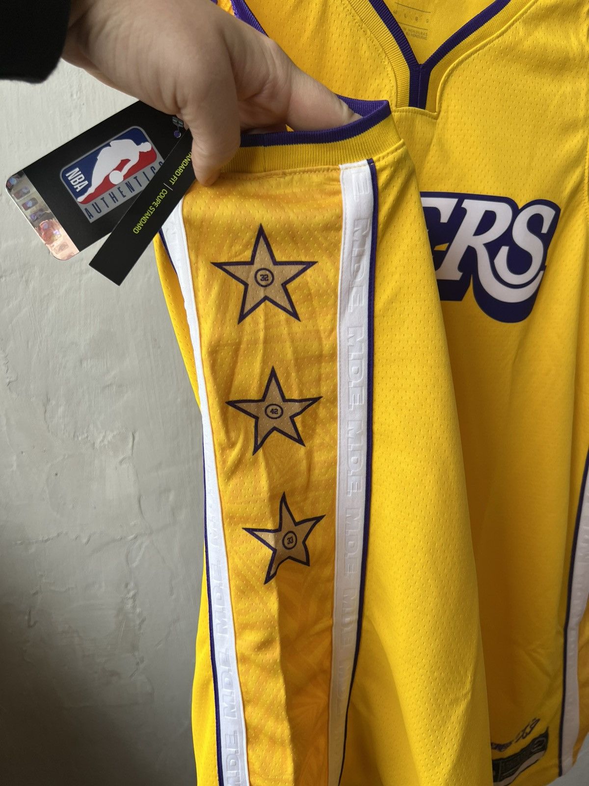 Nike NWT 2019 LOS ANGELES LAKERS NIKE BASKETBALL CITY JERSEY Size US L / EU 52-54 / 3 - 11 Thumbnail
