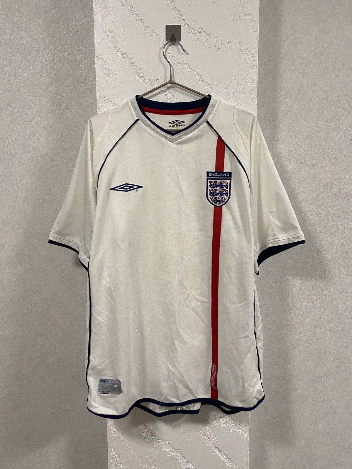 Umbro Umbro England 2001-2003 Home Soccer Jersey Size: L Size US L / EU 52-54 / 3 - 1 Thumbnail