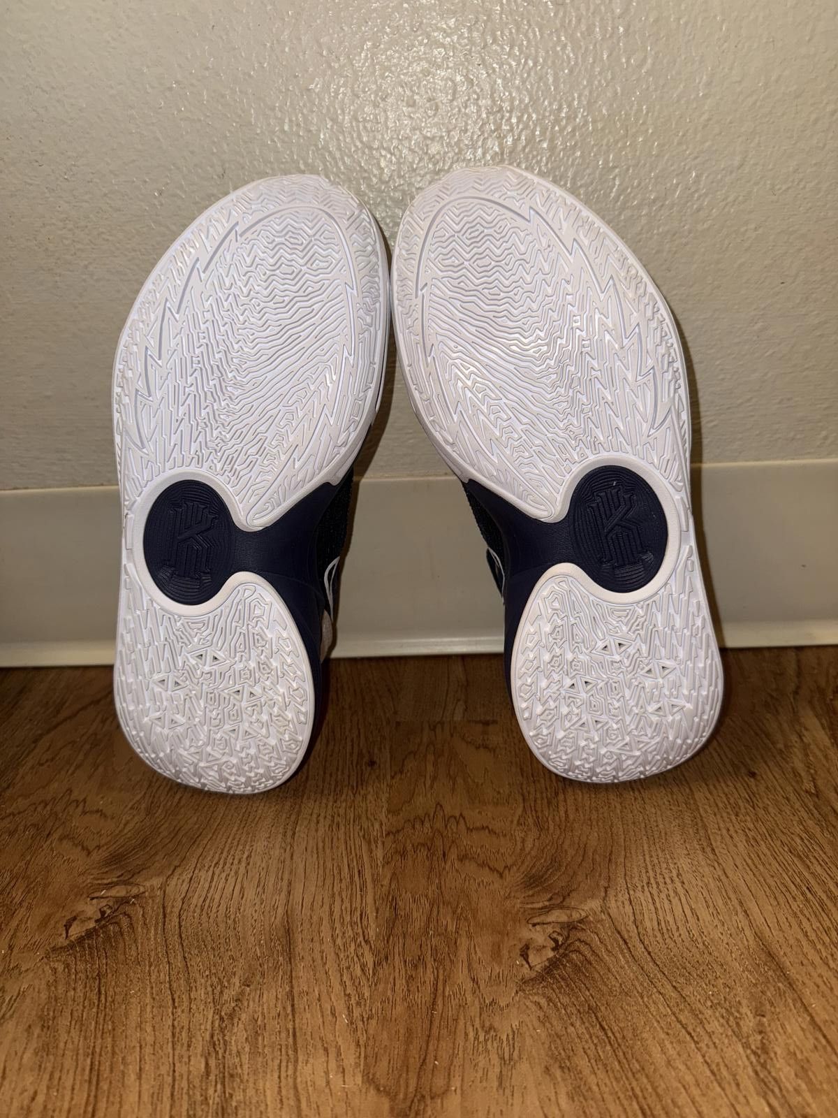 Nike Nike Kyrie 5 Low TB Midnight Navy Size US 5 / EU 37 - 3 Thumbnail