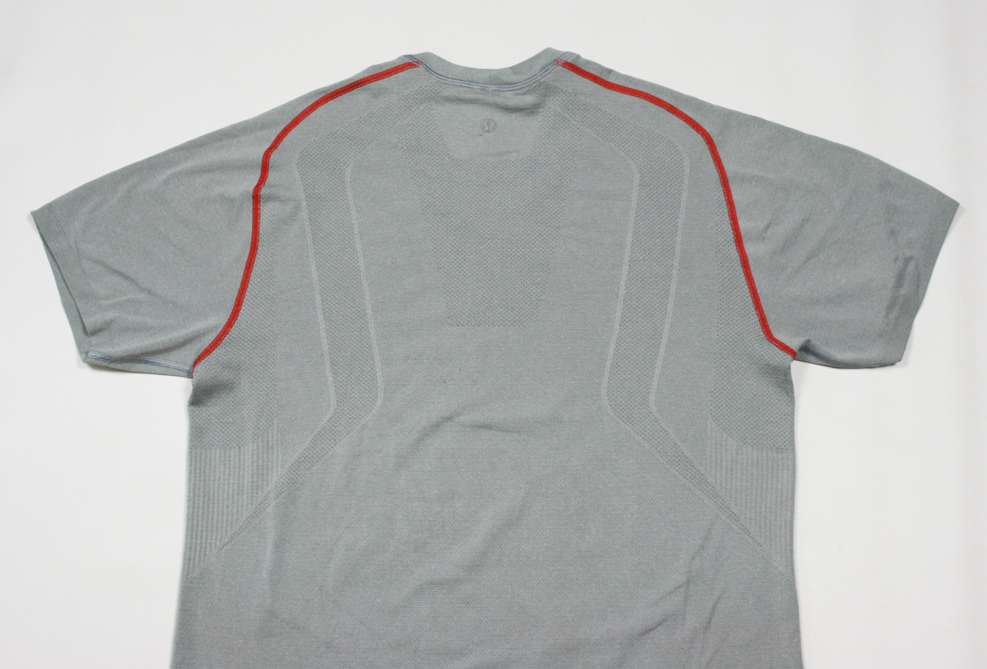 Lululemon Logo Metal Vent Tech Sport T-Shirt Size US L / EU 52-54 / 3 - 4 Thumbnail