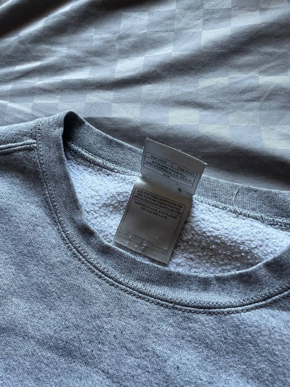 Nike 90s Vintage Nike Sweatshirt Boxy Fit Mini Swoosh Y2k Size US L / EU 52-54 / 3 - 7 Thumbnail