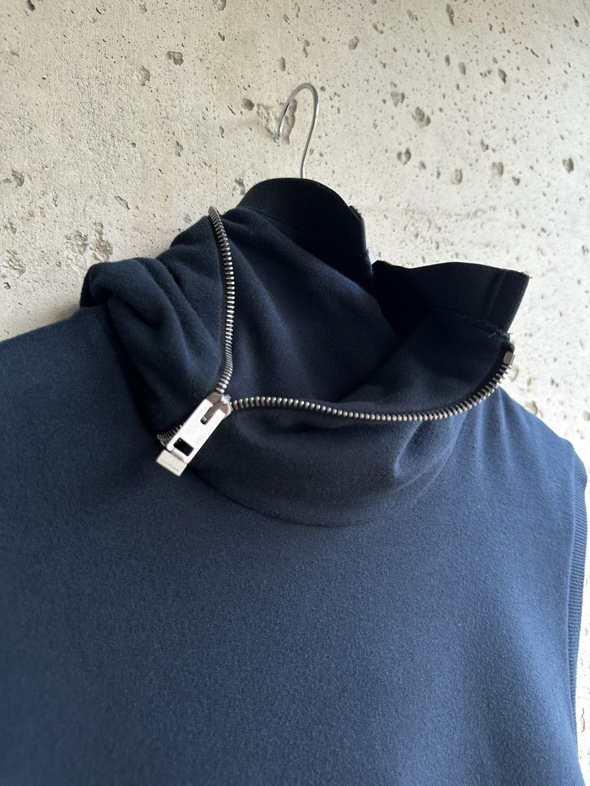 Dior AW04 ‘Leather Appliqué’ High-Neck Sleeveless Hoodie Size US S / EU 44-46 / 1 - 4 Thumbnail