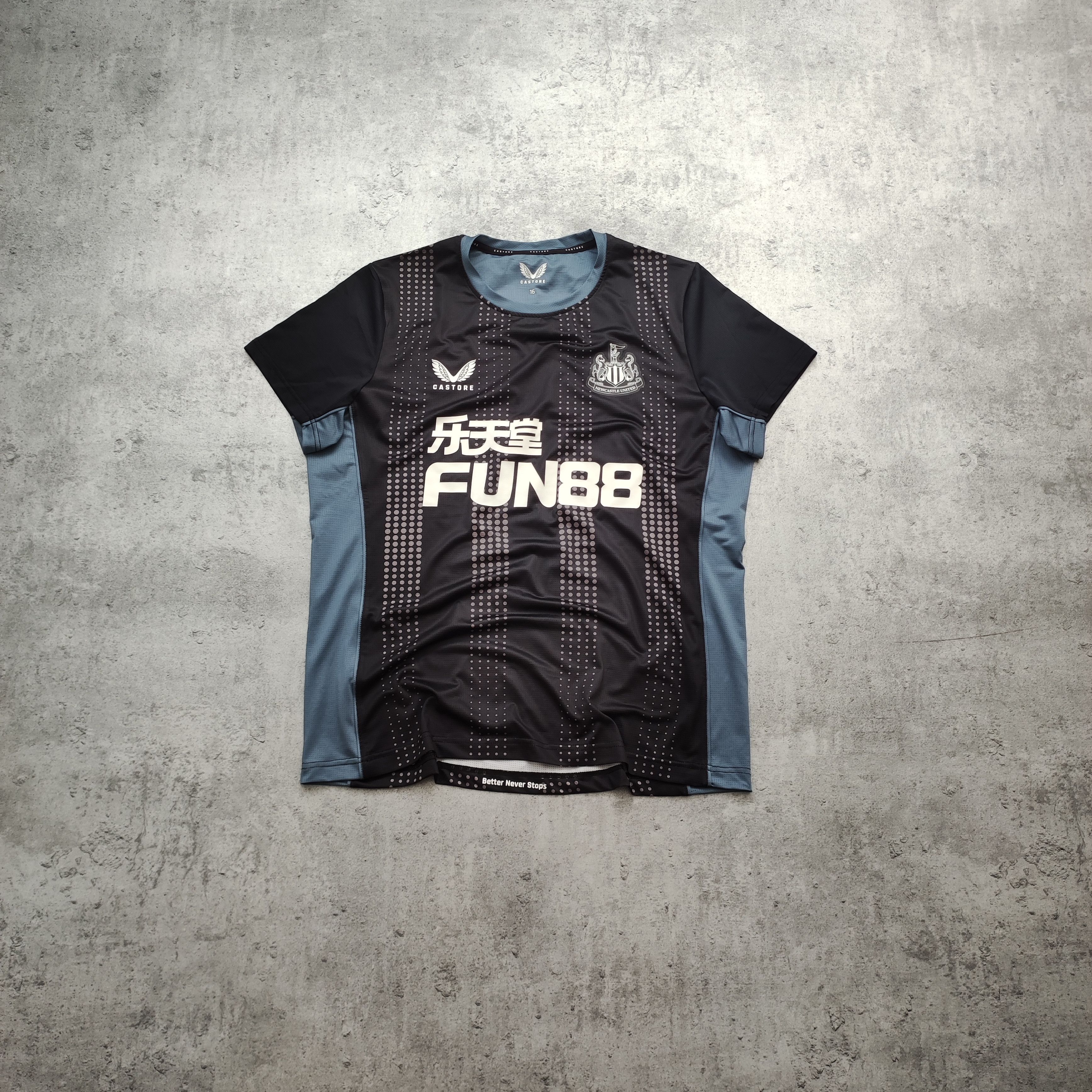 Other RARE Castore Newcastle United 2023 Training Football Jersey Size XL / US 12-14 / IT 48-50 - 1 Thumbnail