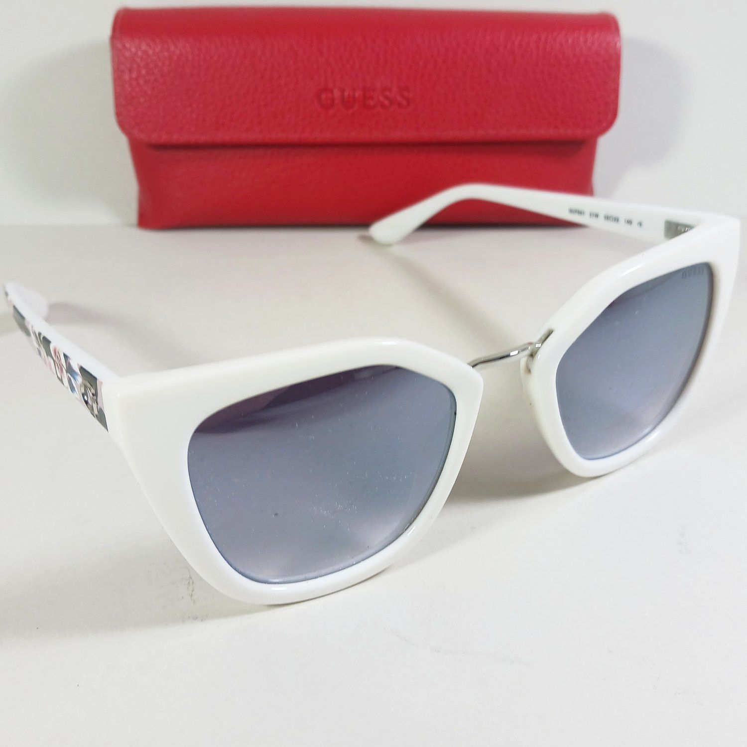 Guess Guess GU 7541 21W White Floral Motif Sunglasses w/Case Size ONE SIZE - 1 Thumbnail