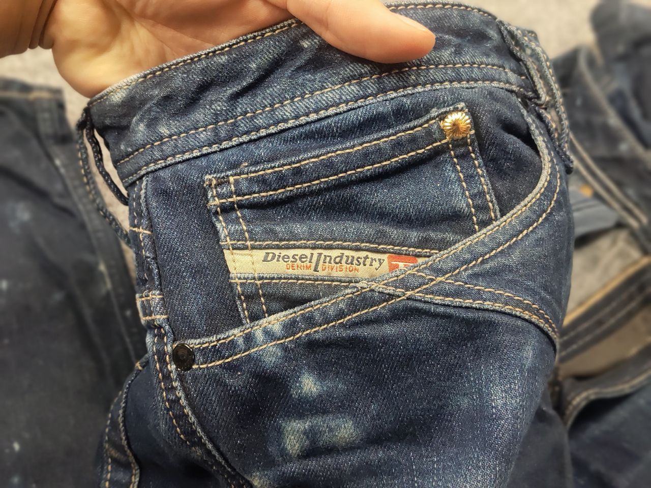 Diesel Diesel shioner Dark dyed Faded Denim Jeans Vintage Style Size US 34 / EU 50 - 16 Thumbnail