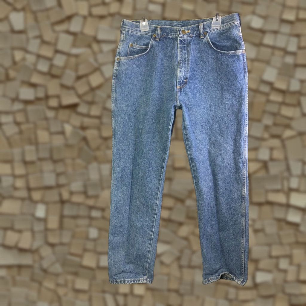 Wrangler Wrangler Jeans Mens 36x30 Straight Leg Mid Rise Medium Wash Blue Denim Jeans Size US 36 / EU 52 - 1 Thumbnail