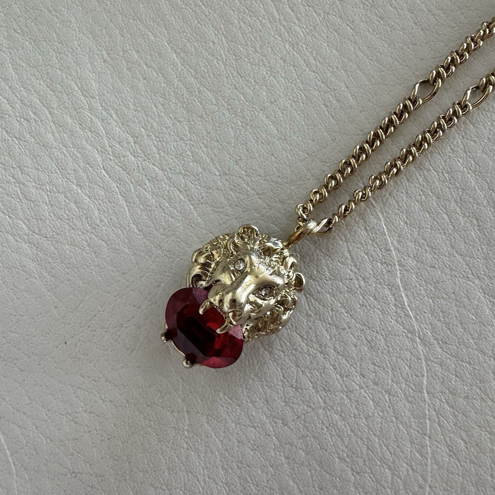 Gucci NEW Gucci Lion Head Chain Necklace Red Crystal Metal GP Char Size ONE SIZE - 4 Thumbnail