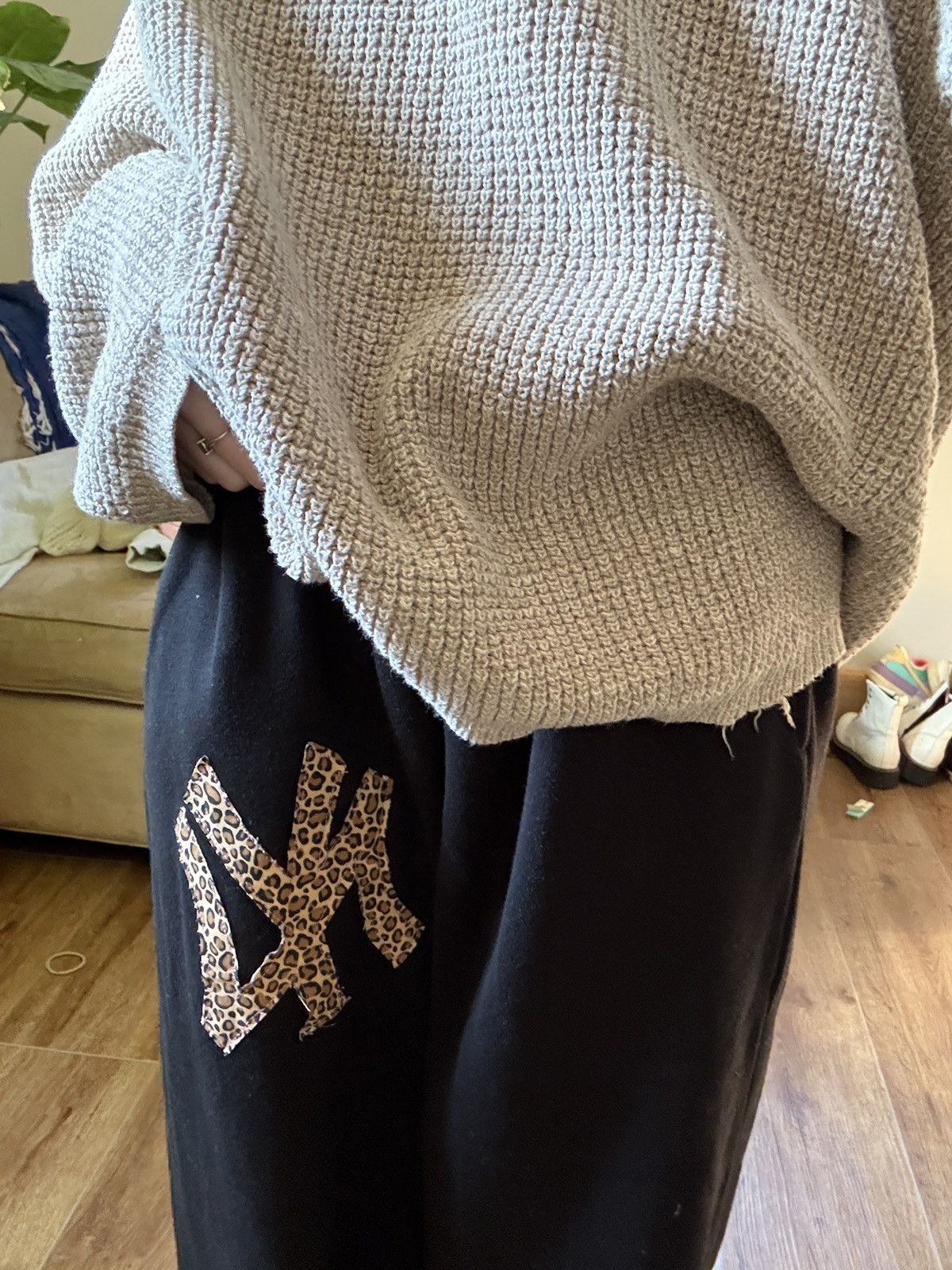 New York Yankees × Vintage New York Yankee cheetah print wide leg sweatpants Size 26" / US 2 / IT 38 - 2 Thumbnail