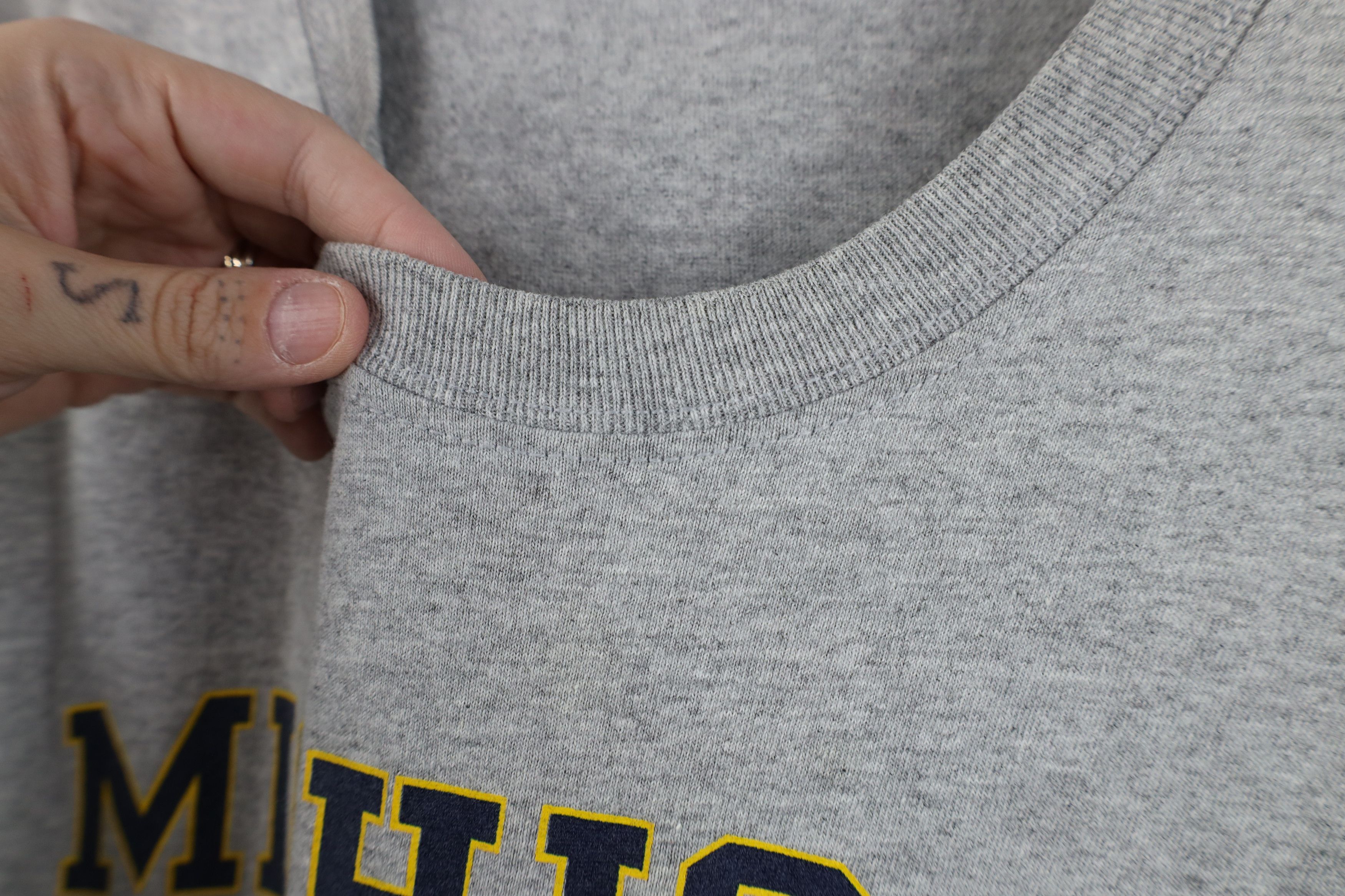 Vintage Vintage 90s University of Michigan Hockey T-Shirt Gray Size US L / EU 52-54 / 3 - 9 Thumbnail