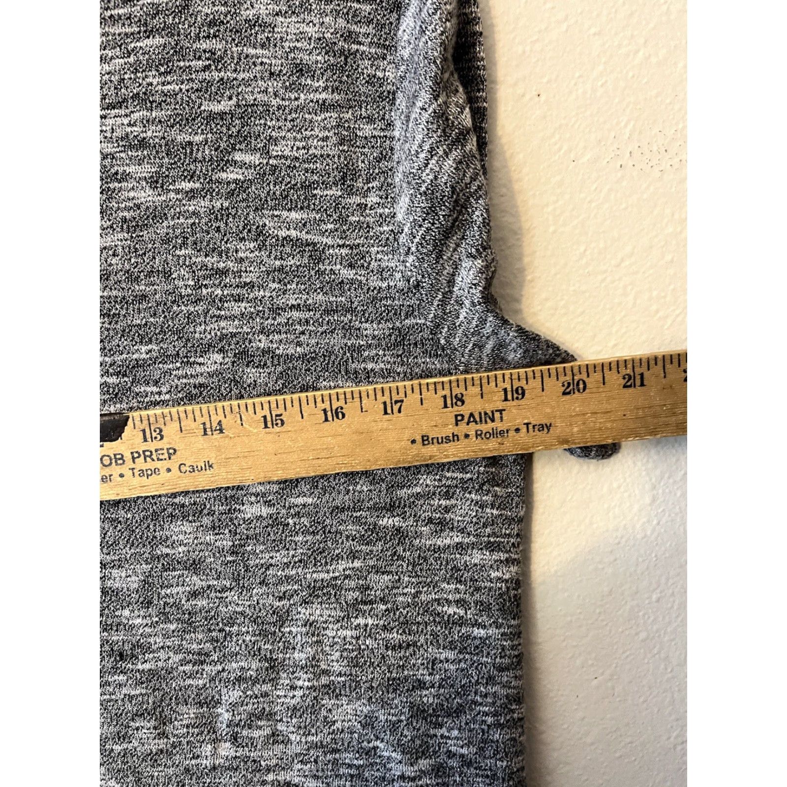 Juicy Couture Juicy Couture Gray Knit T-Shirt Short Sleeve Rhinestone Embellished Size M Women Vintage? (But must not add new info) Size M / US 6-8 / IT 42-44 - 5 Thumbnail