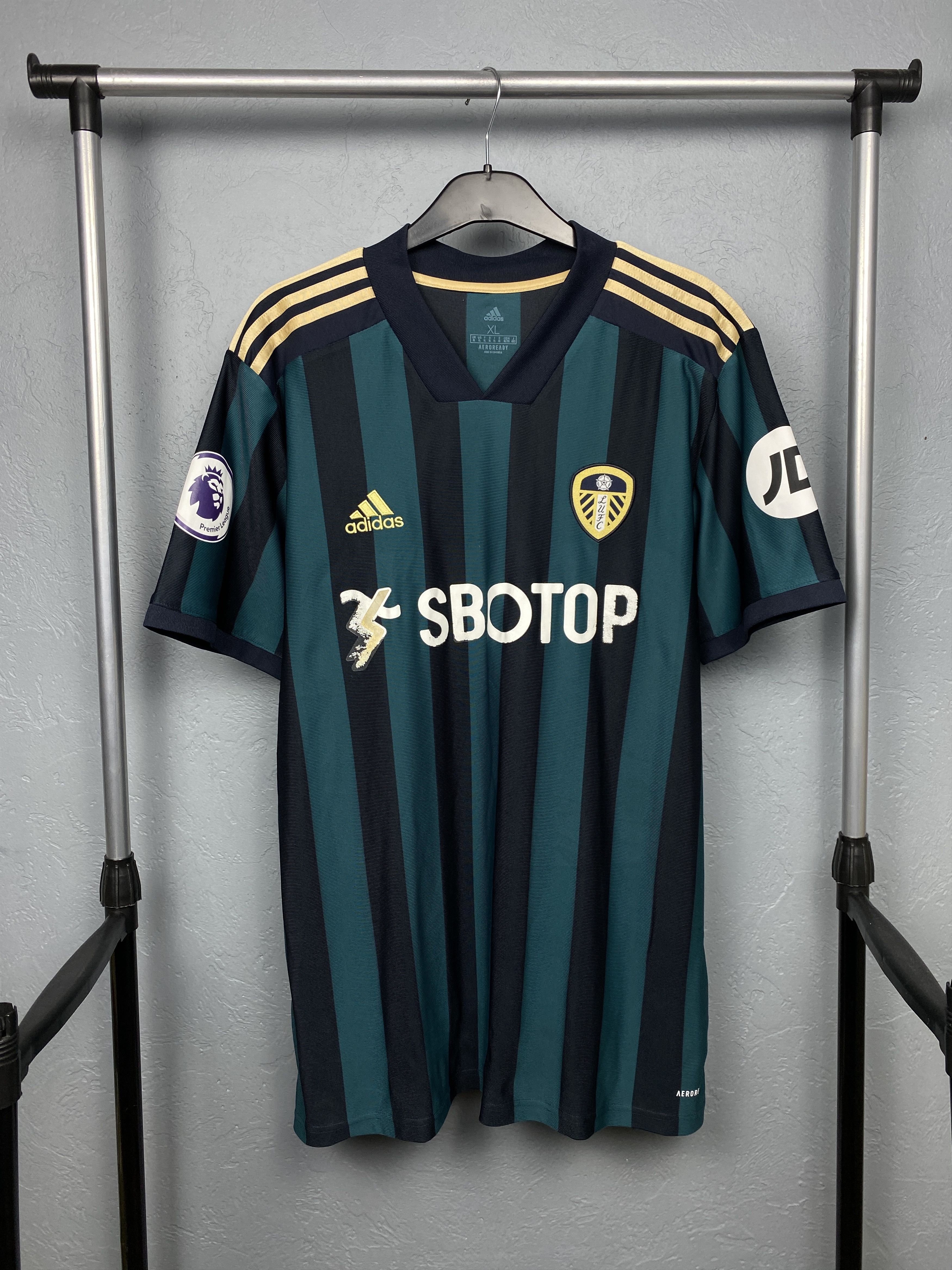 Adidas Adidas LEEDS UNITED 2020 Soccer Jersey T-Shirt Size US XL / EU 56 / 4 - 1 Thumbnail