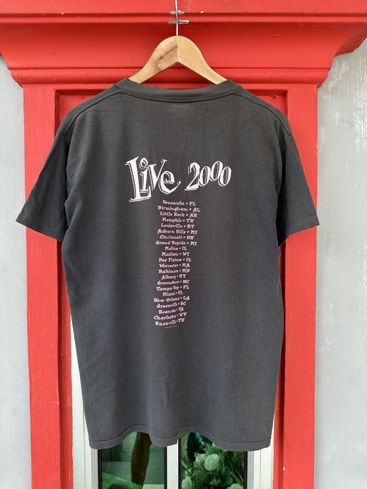 Band Tees Faded Vintage Britney Spears Live 2000 Tee Size US L / EU 52-54 / 3 - 2 Thumbnail