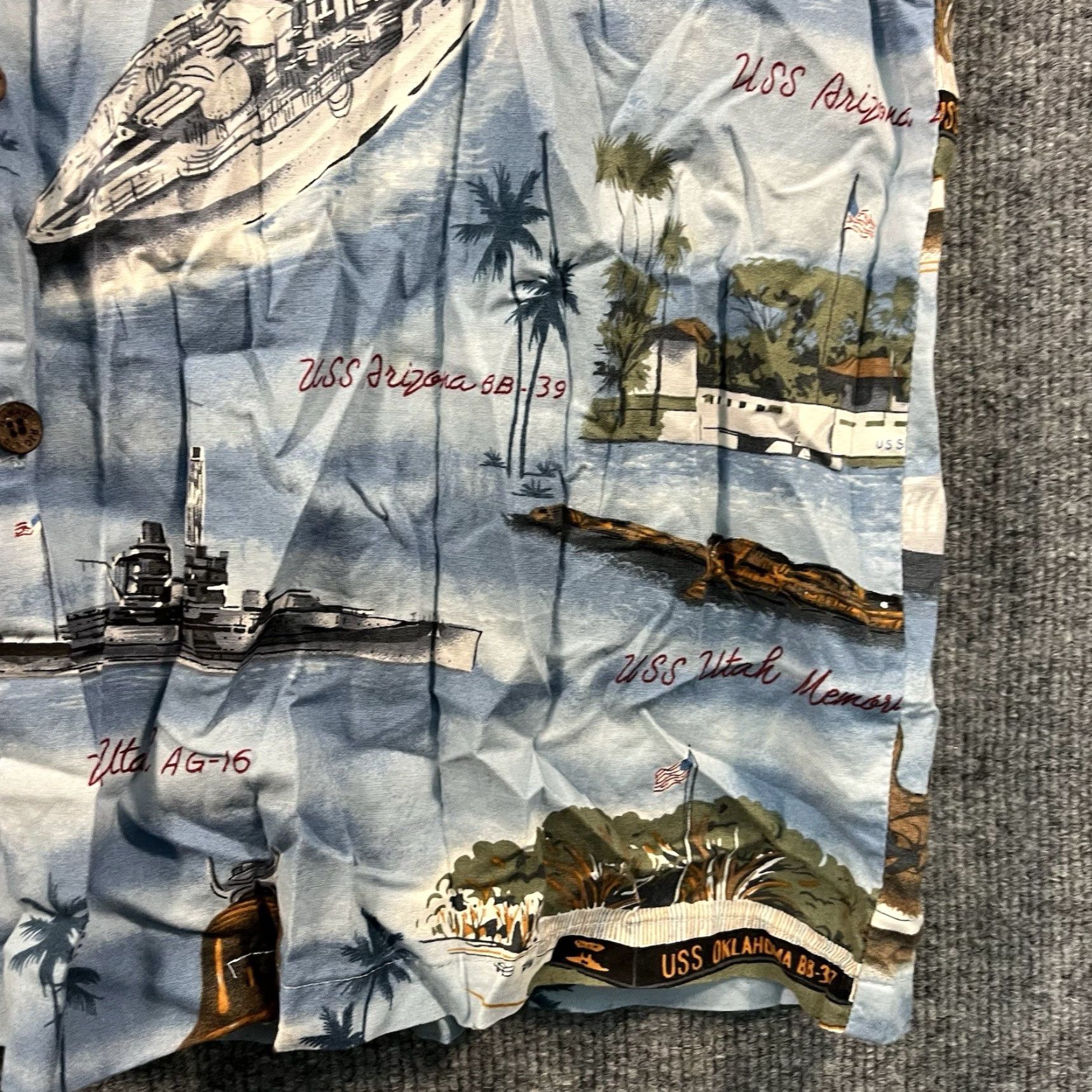 Vintage VINTAGE Kalaheo Hawaiian Shirt Mens L WW2 Pearl Harbor Memorial US Navy Battleships Graphic Print Blue Button-Up Short Sleeve Casual Shirt Size US L / EU 52-54 / 3 - 6 Thumbnail