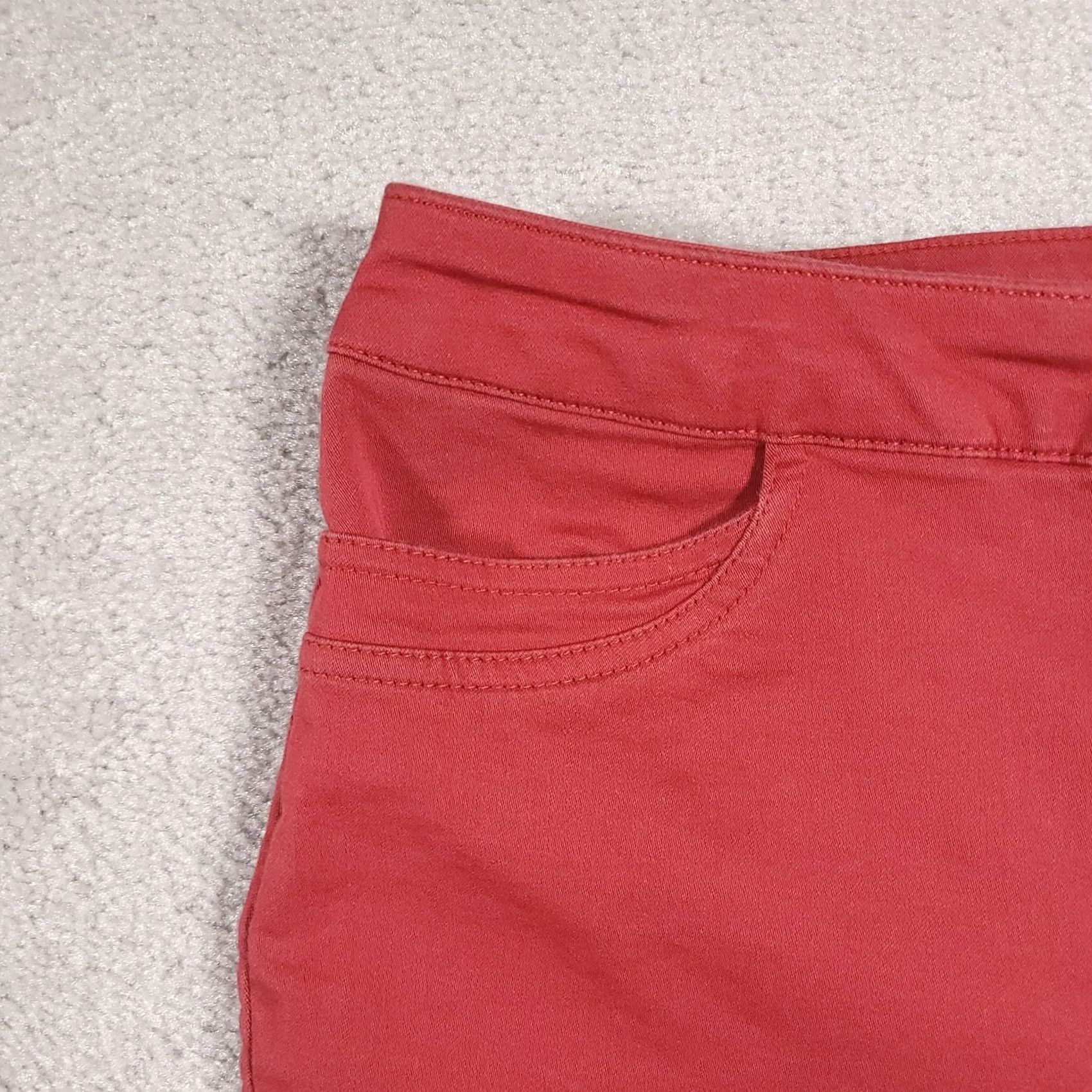 Vintage Christopher & Banks Capri Pants Women's 4 Red Stretch Crop Casual Mid-Rise Pants Capris Womens Regular Red Stretch Capri 4 Midwest? Size 27" / US 4 / IT 40 - 4 Thumbnail