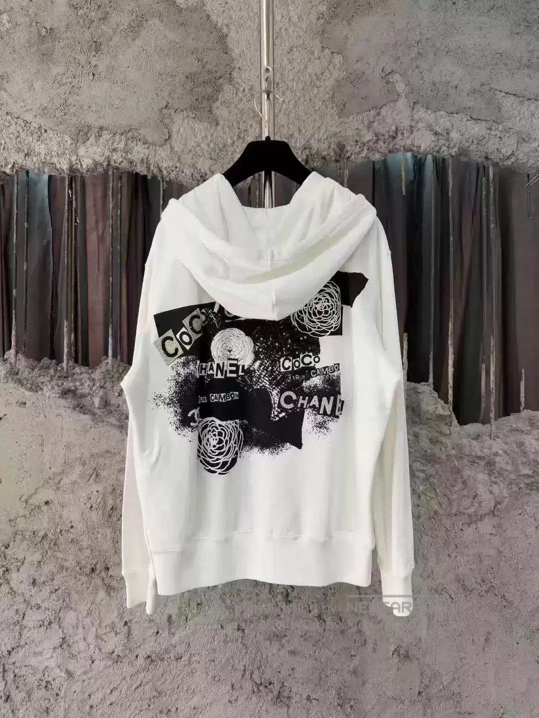 Chanel Chanel White Zip-Up Jacket. Size US L / EU 52-54 / 3 - 2 Thumbnail