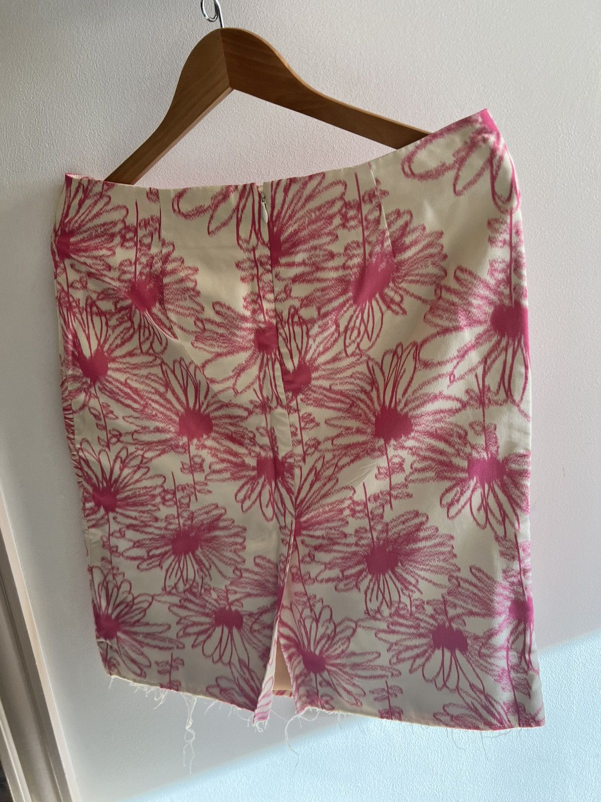 Calvin Klein 205W39NYC Pink/cream floral Calvin Klein 205W39NYC skirt size 6 Size 28" / US 6 / IT 42 - 8 Thumbnail