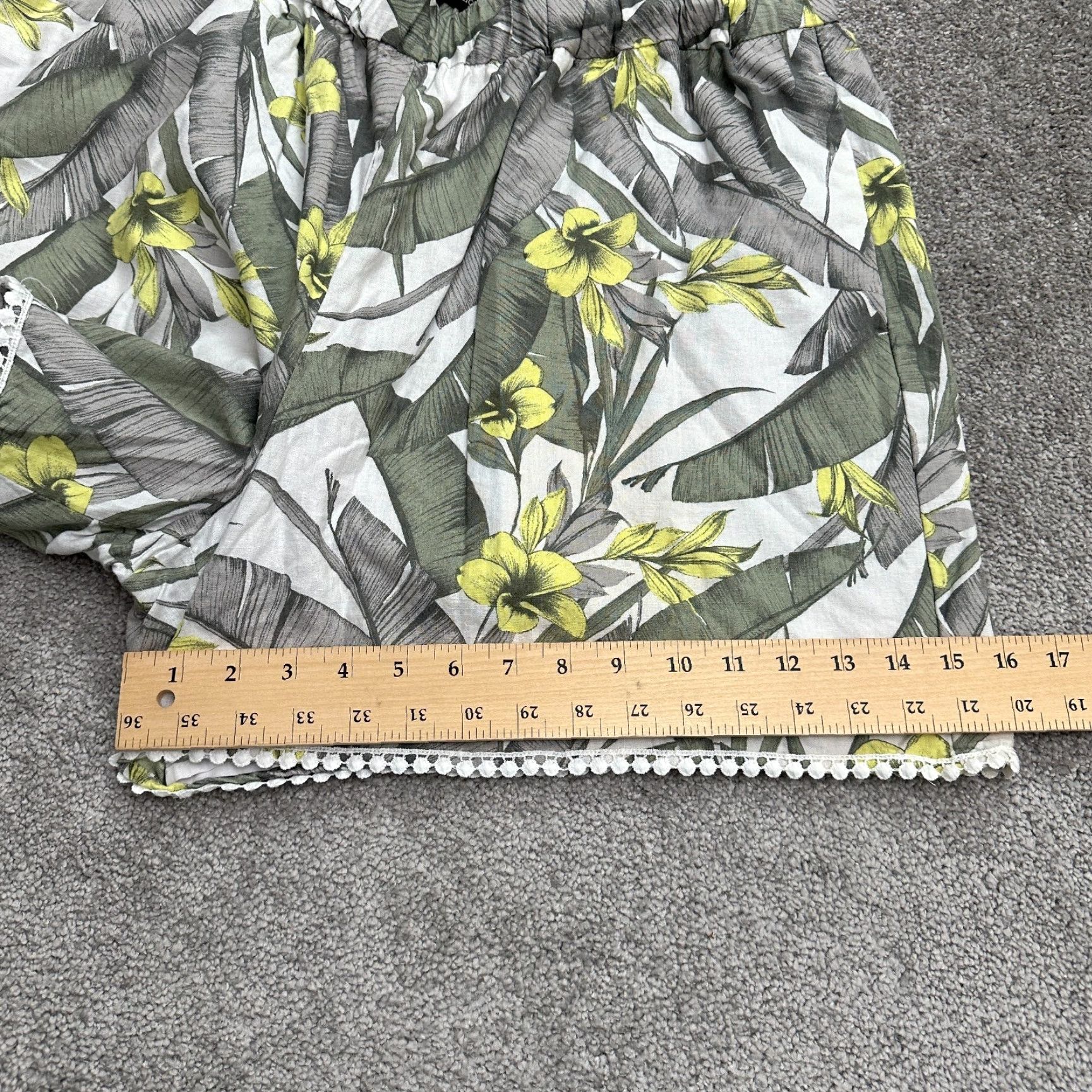 Banana Republic Banana Republic Shorts Casual Floral Linen Women XL Multicolor - High Rise, Pockets, 4" Inseam Size 40" / US 18 - 6 Thumbnail