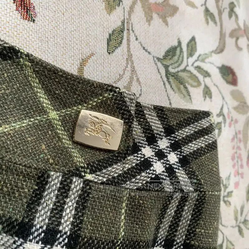 Burberry Burberry Green Plaid Women's Skirt. Size 30" / US 8 / IT 44 - 2 Thumbnail