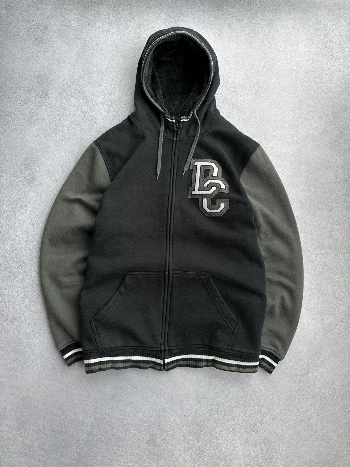DC × Vintage Vintage DC Shoes Fur Heavy Zip Hoodie Size US L / EU 52-54 / 3 - 1 Thumbnail