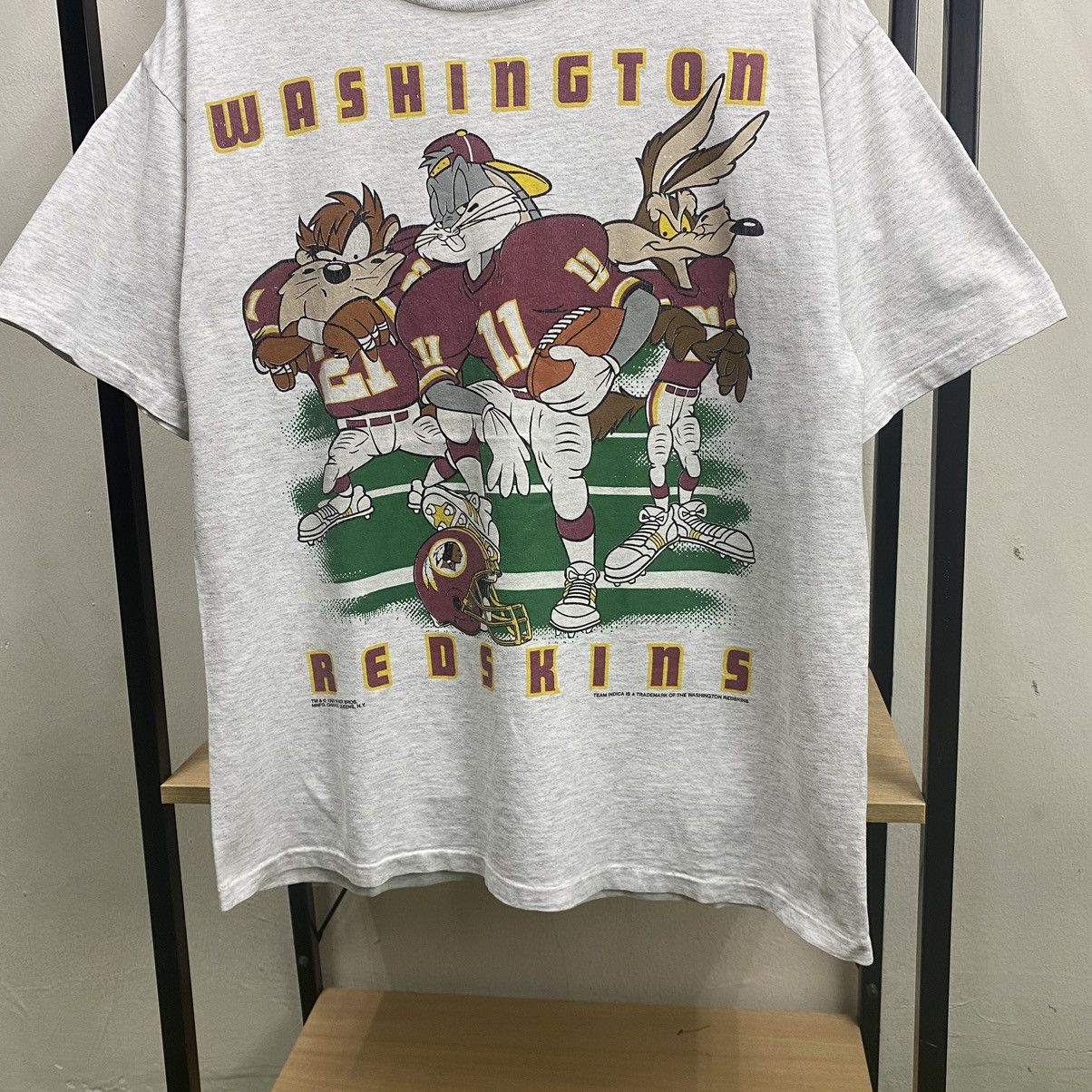 NFL VINTAGE 1993‼️Warner Bros X NFL Washington Redskins Tee Size US L / EU 52-54 / 3 - 4 Thumbnail
