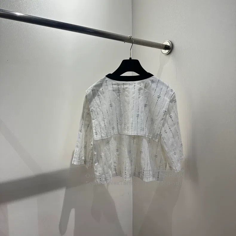 Chanel Chanel 23C white full-printed rhinestone logo round-neck s Size XS / US 0-2 / IT 36-38 - 2 Thumbnail