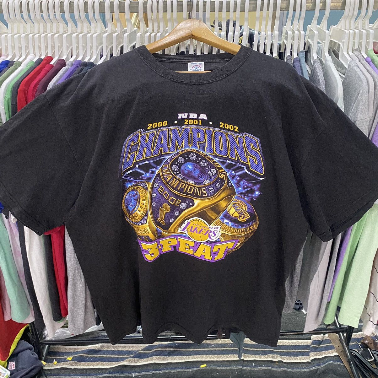NBA × Vintage Vintage 2002 Los Angeles Lakers 3 Peat NBA Champions Size US XXL / EU 58 / 5 - 1 Thumbnail