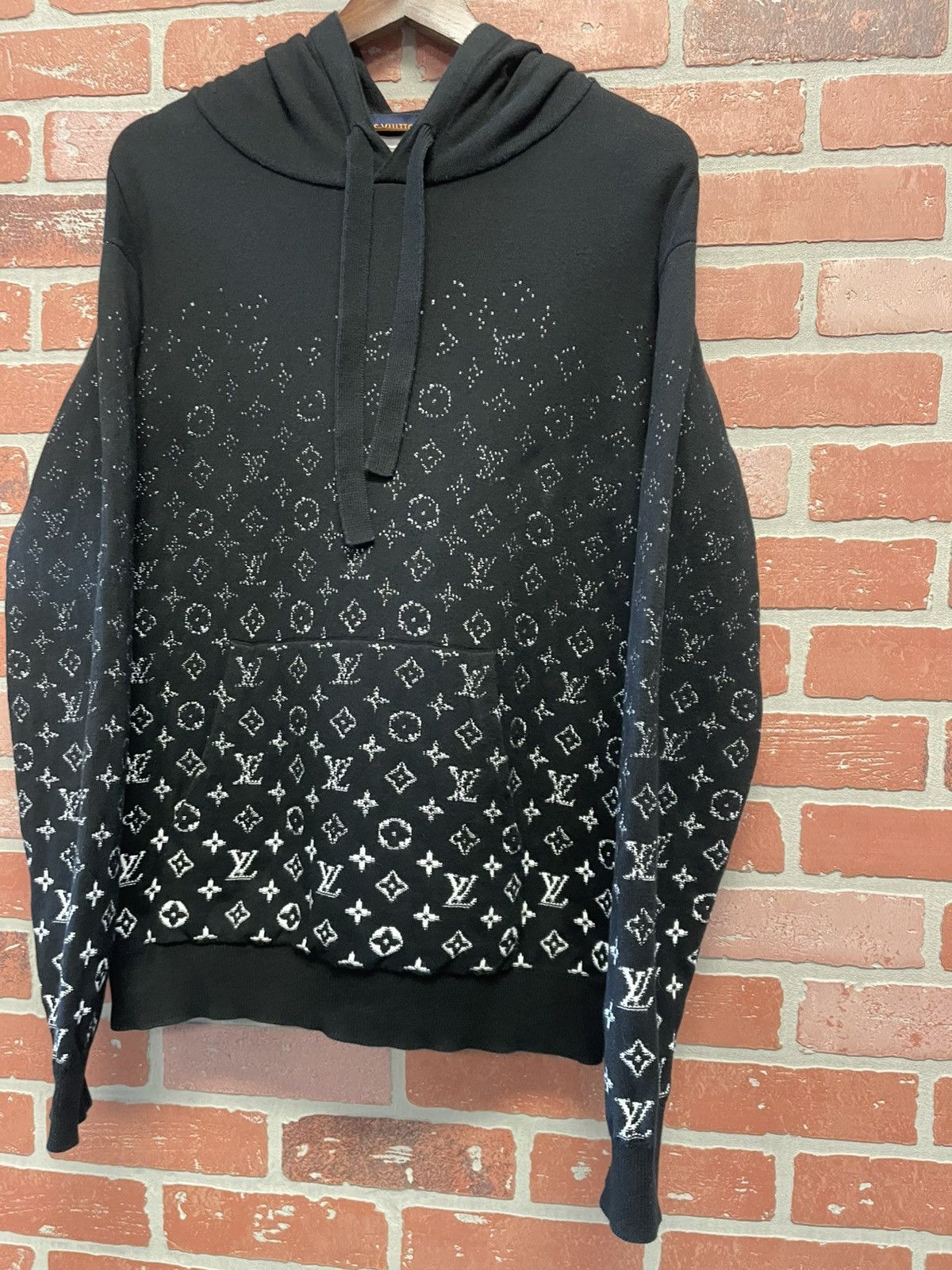 Louis Vuitton Size M - Louis Vuitton Monogram Gradient Hoodie Size US M / EU 48-50 / 2 - 3 Thumbnail
