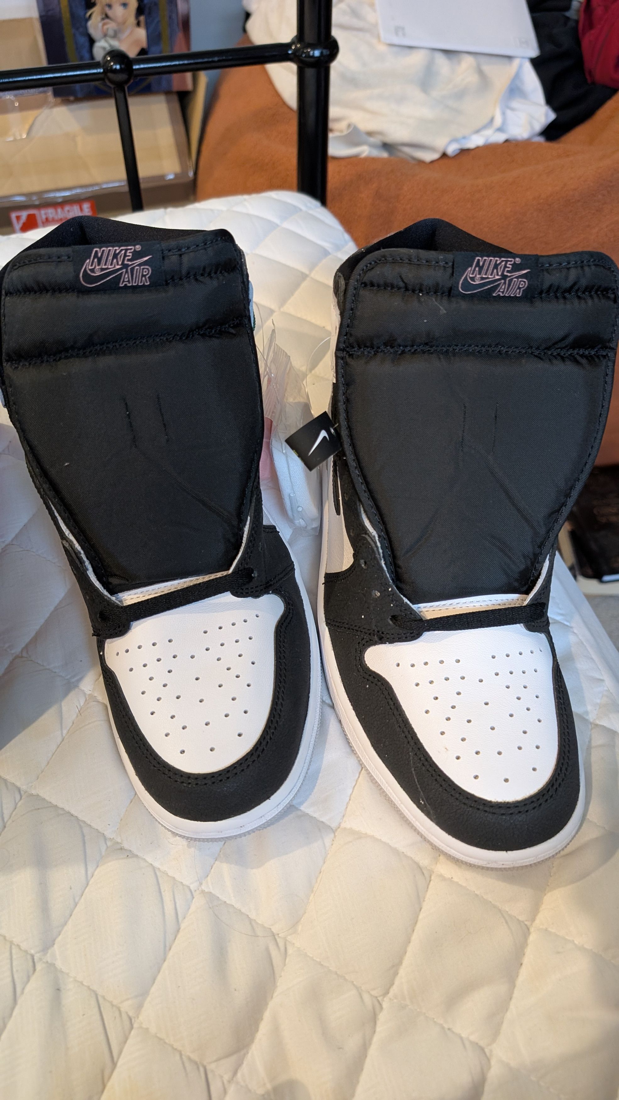 Nike Jordan 1 Retro High OG, Bleached Coral Size US 11.5 / EU 44-45 - 2 Thumbnail
