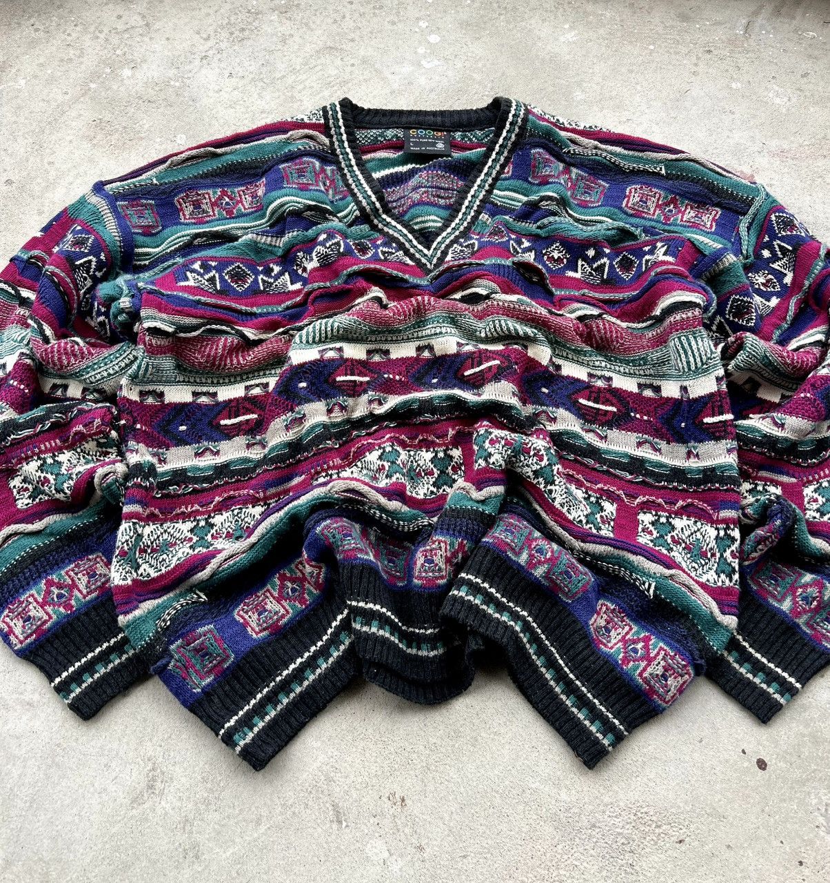 Coogi RARE VINTAGE COOGI V NECK SWEATER Size US L / EU 52-54 / 3 - 6 Thumbnail