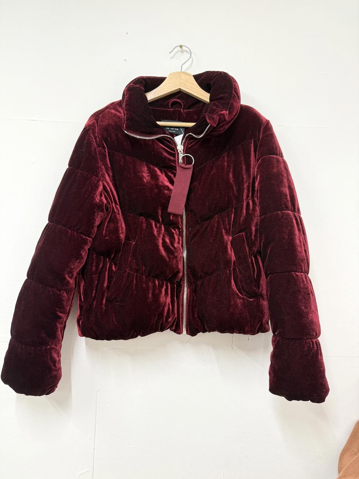 Bershka Bershka Burgundy Velvet Puffer Jacket Size S / US 4 / IT 40 - 1 Thumbnail