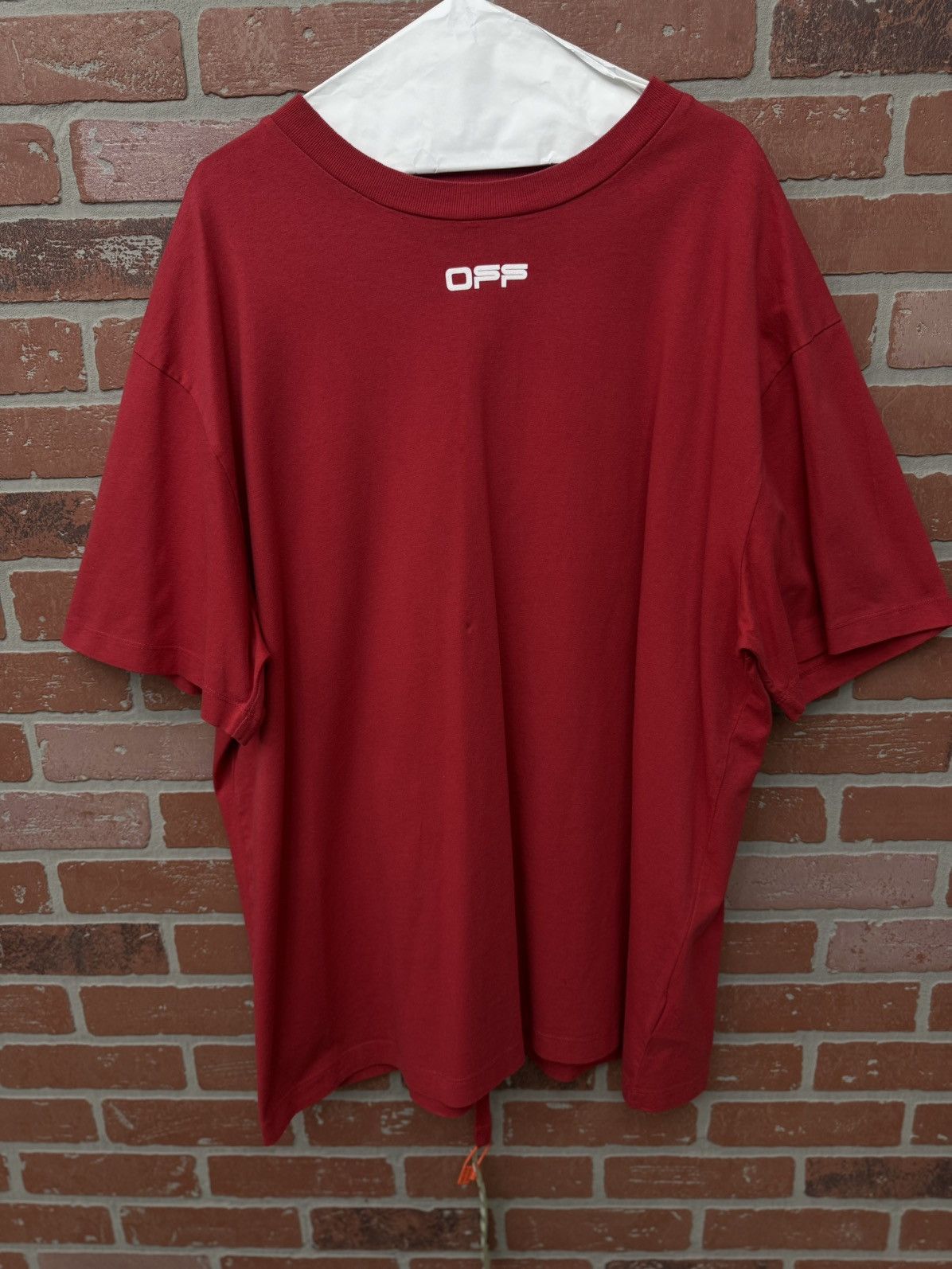 Off-White Off White Tee Shirt Size Large Red Pre Owned Dry Cleaned Size US L / EU 52-54 / 3 - 4 Thumbnail