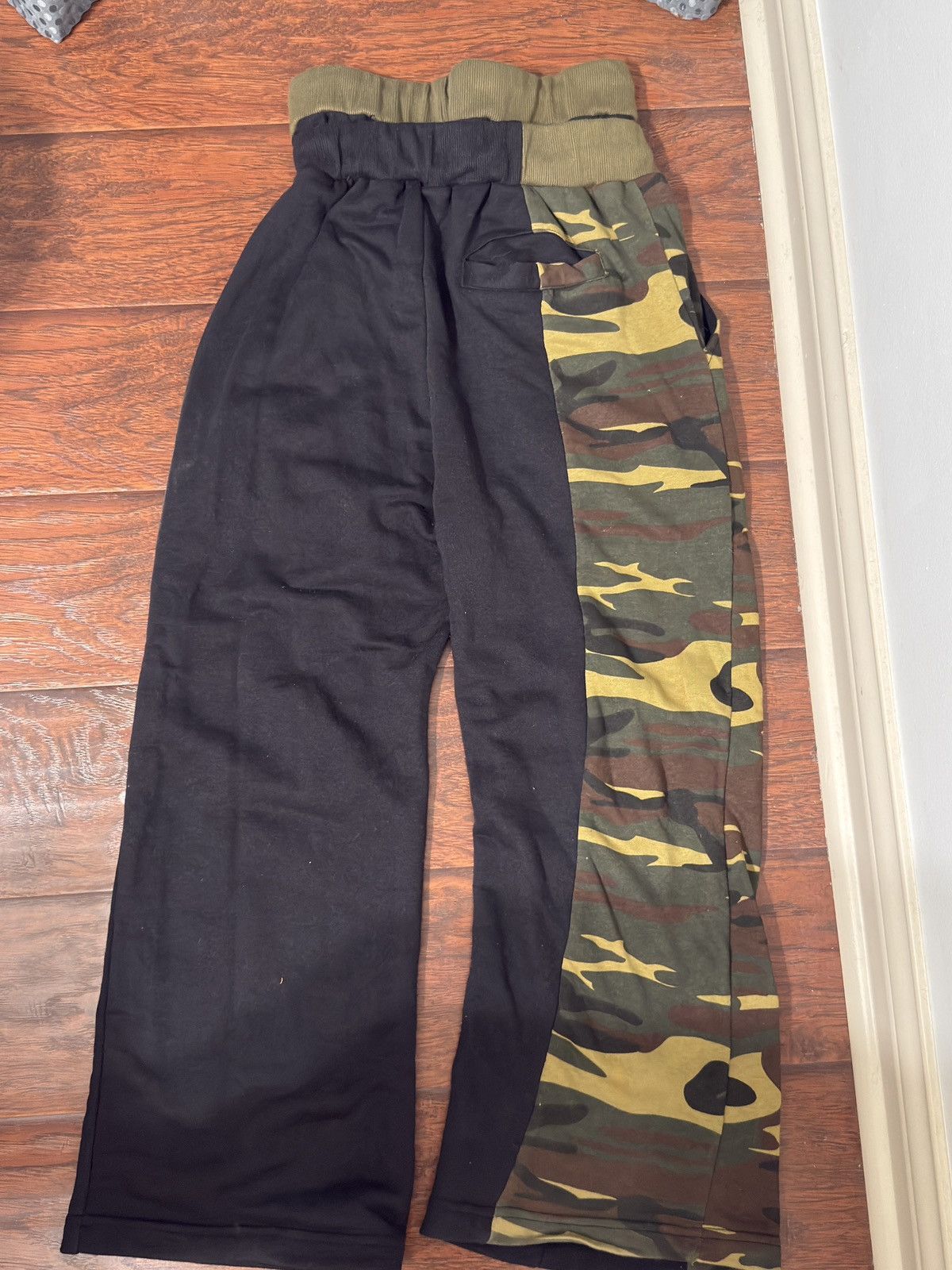 Japanese Brand Double Waist Camo Sweatpants Size US 29 - 2 Thumbnail