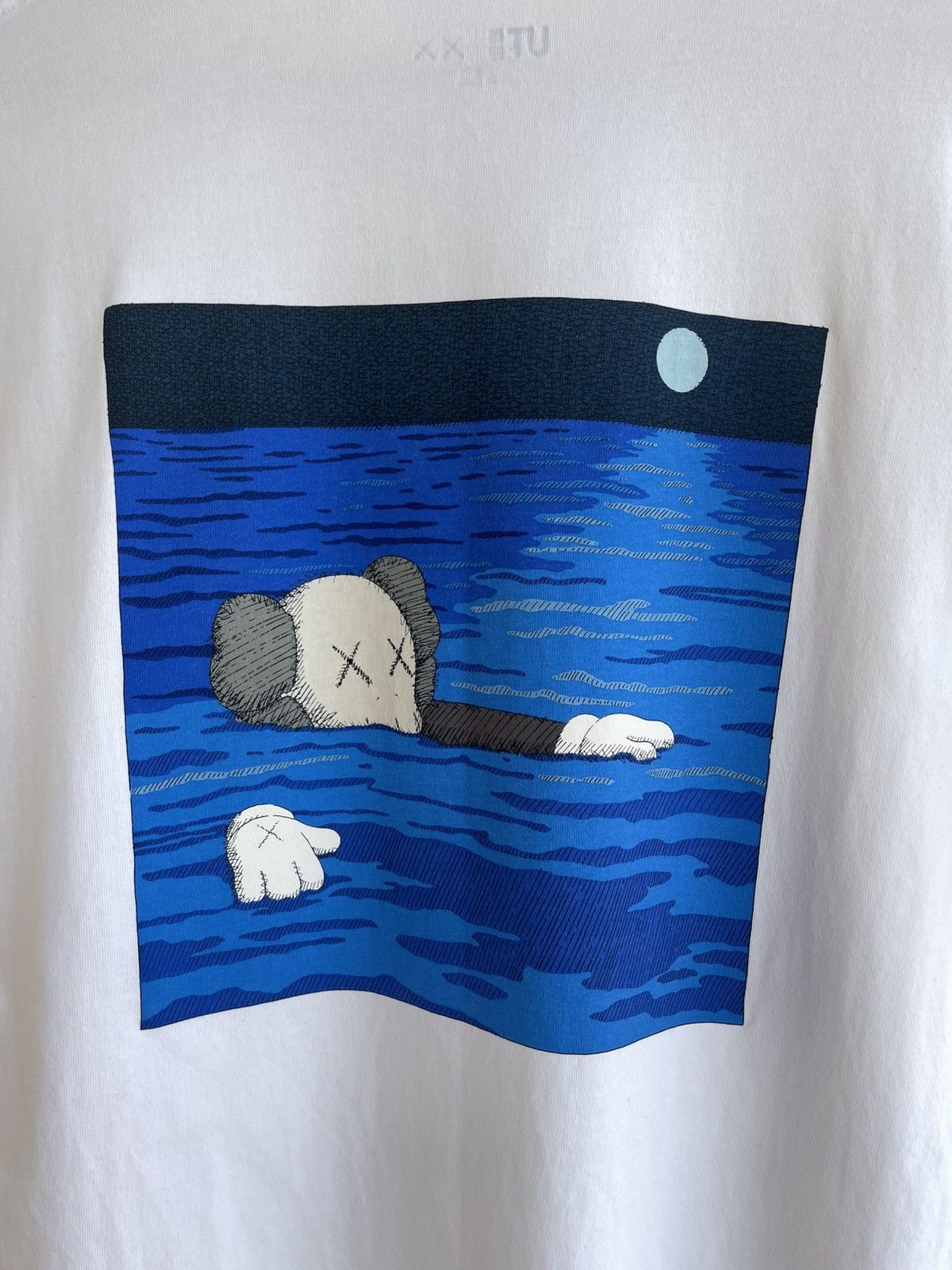 Kaws × Uniqlo Tide Swimming Artbook Cover Companion Graphic Print T-Shirt Size US XL / EU 56 / 4 - 7 Thumbnail
