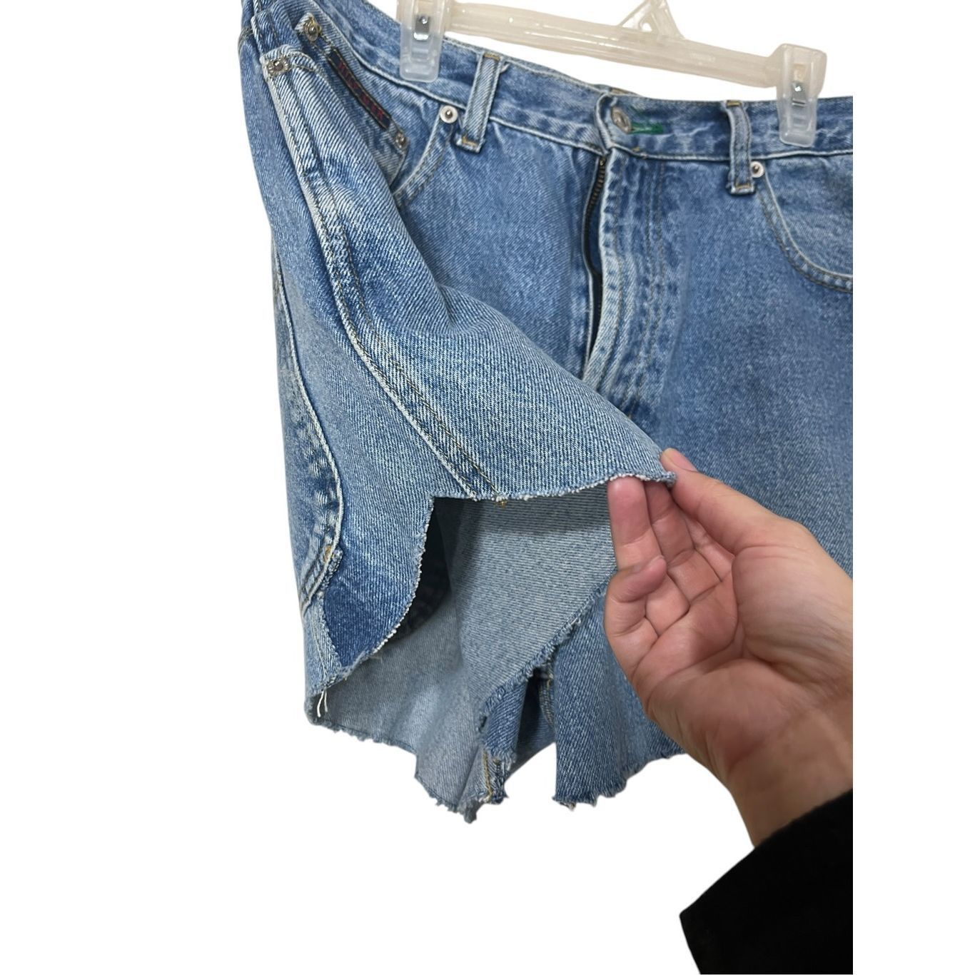 Tommy Hilfiger Vintage Tommy Hilfiger 90s Custom High Rise Raw Hem Shorts S Size 34" / US 12 / IT 48 - 4 Thumbnail